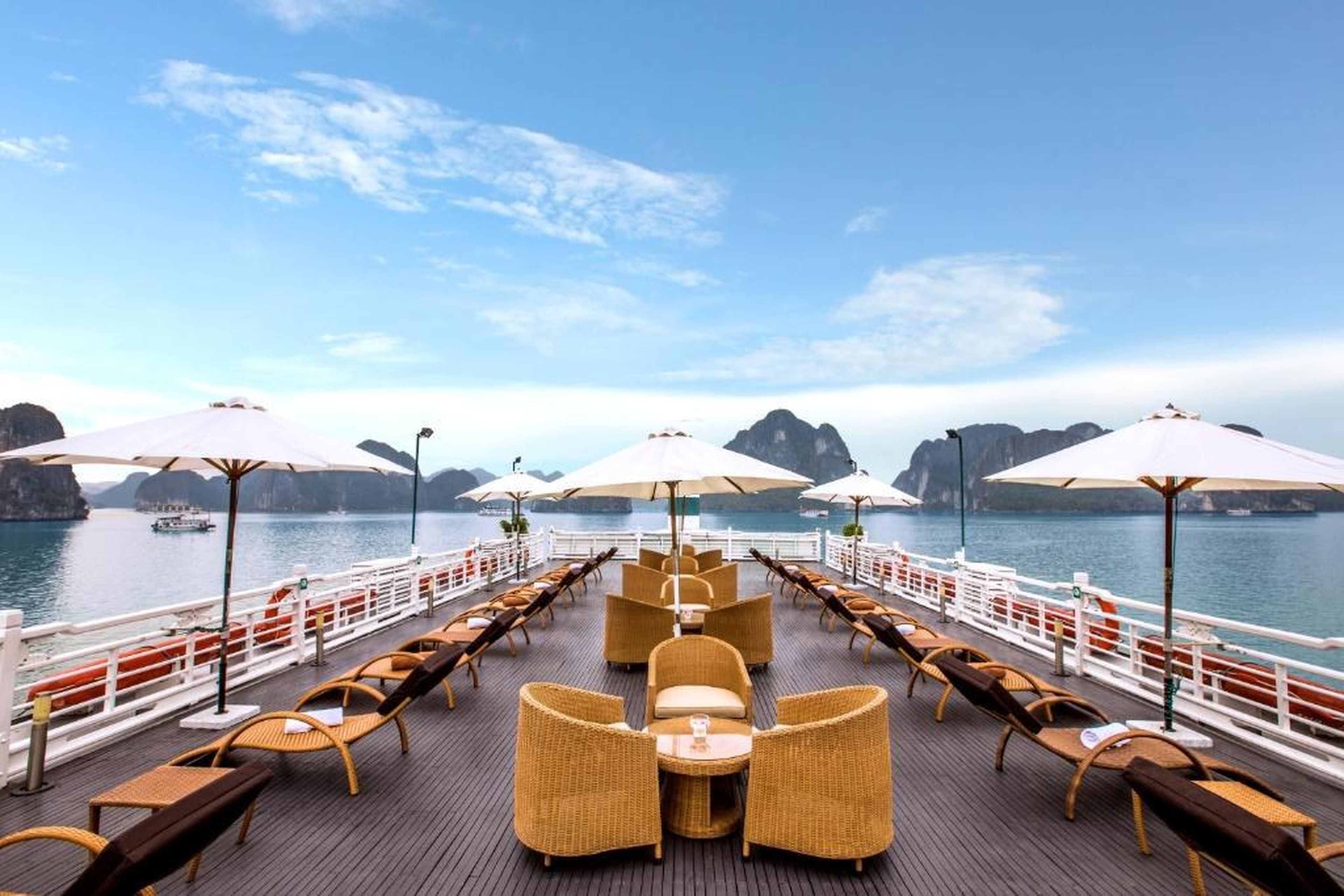 The Au Co Cruise - Longest Cruise 2 Bays - Hình 5