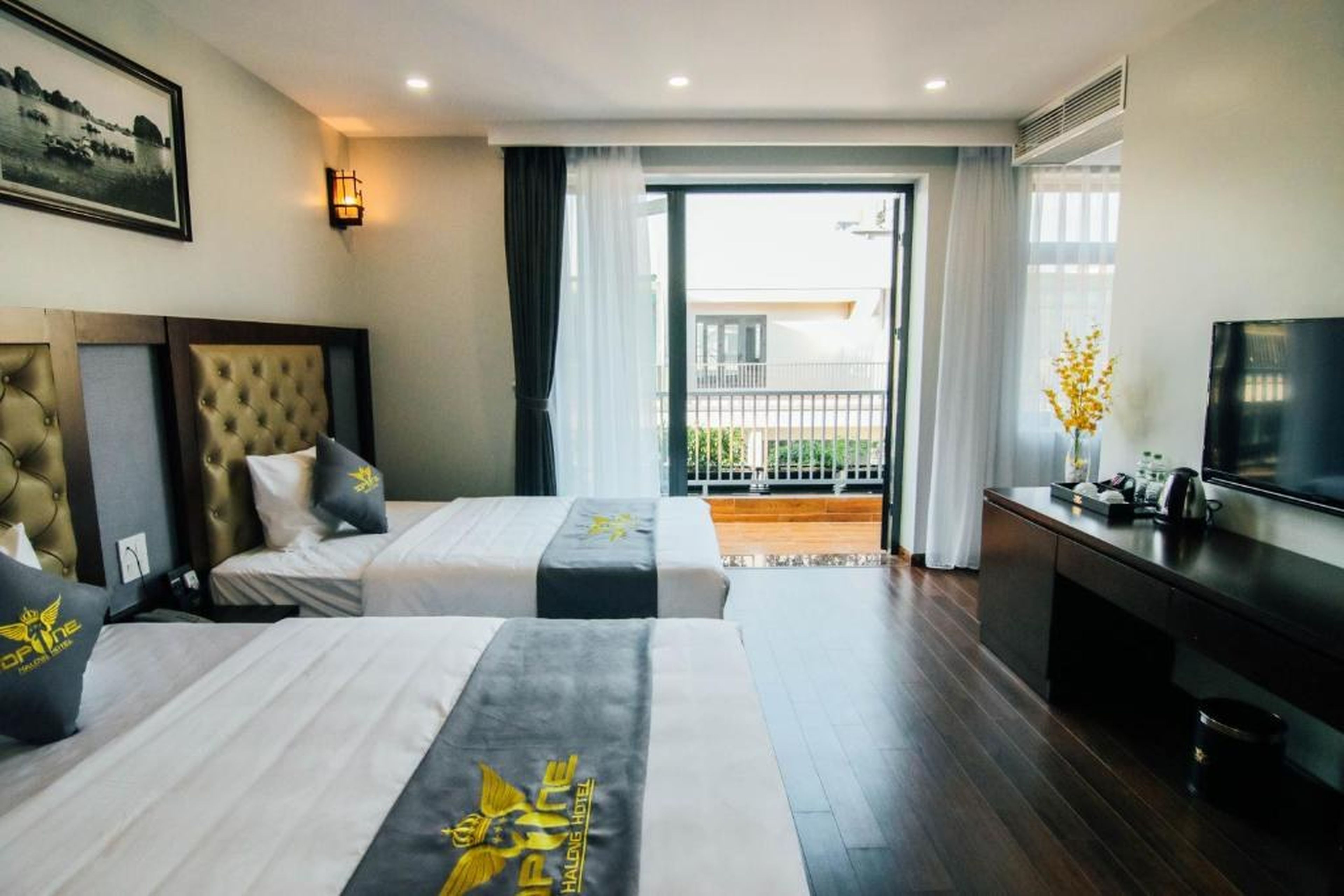 Topone Halong Hotel - Hình 4