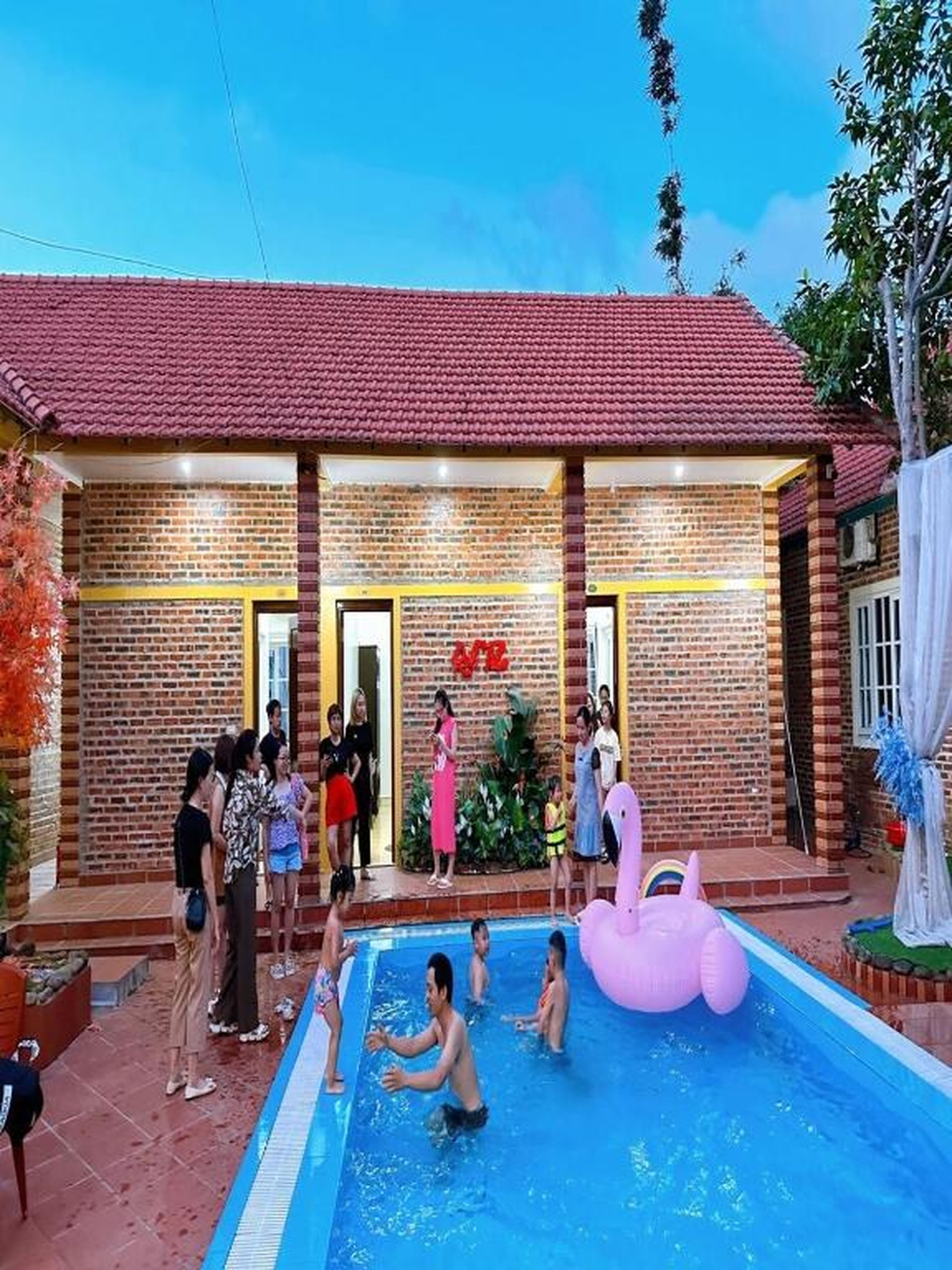Chuỗi Homestay 8 ngủ bể bơi riêng - gần biển tại Tuần Châu - Hình 18