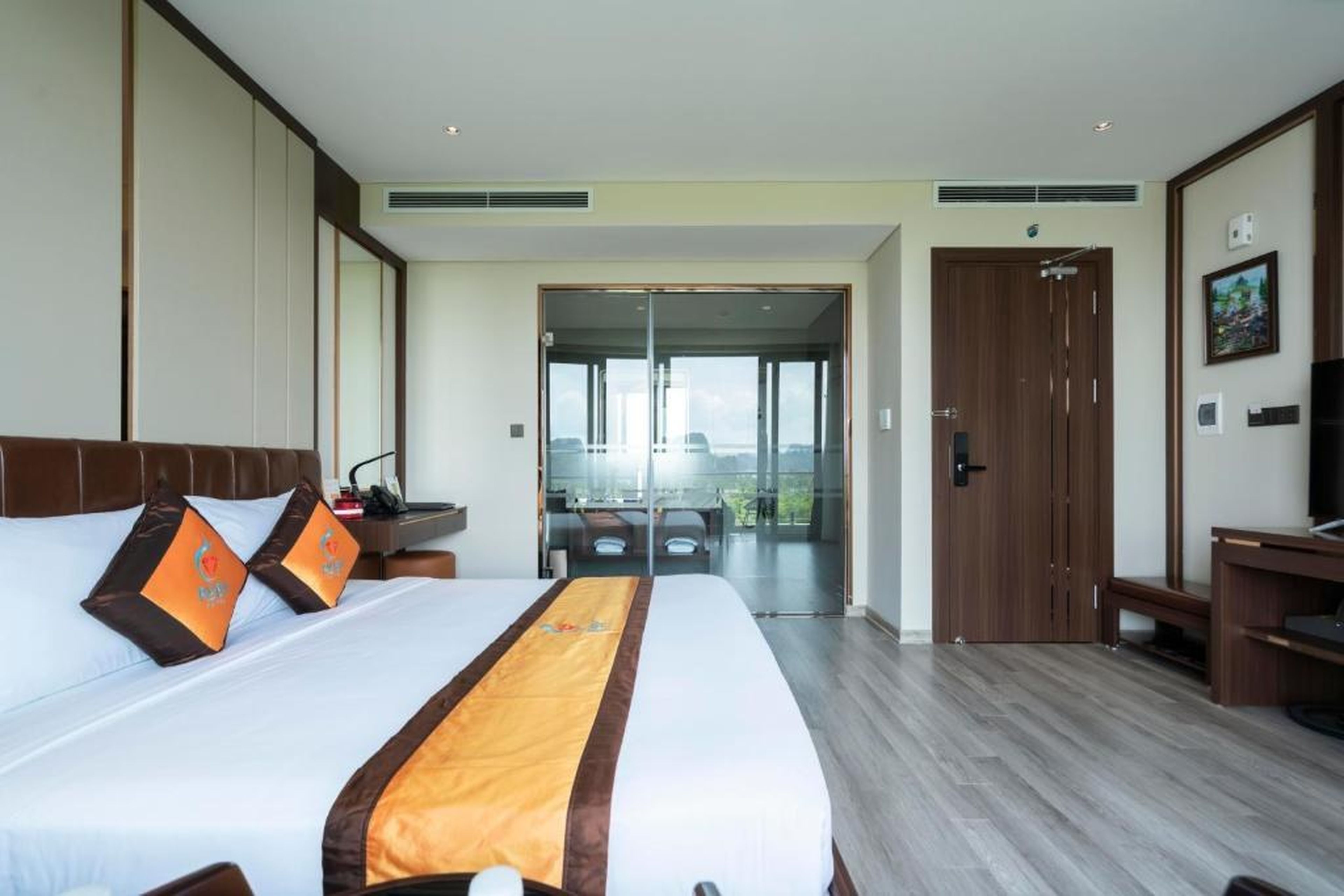 Ruby Hotel Van Don - Hình 48
