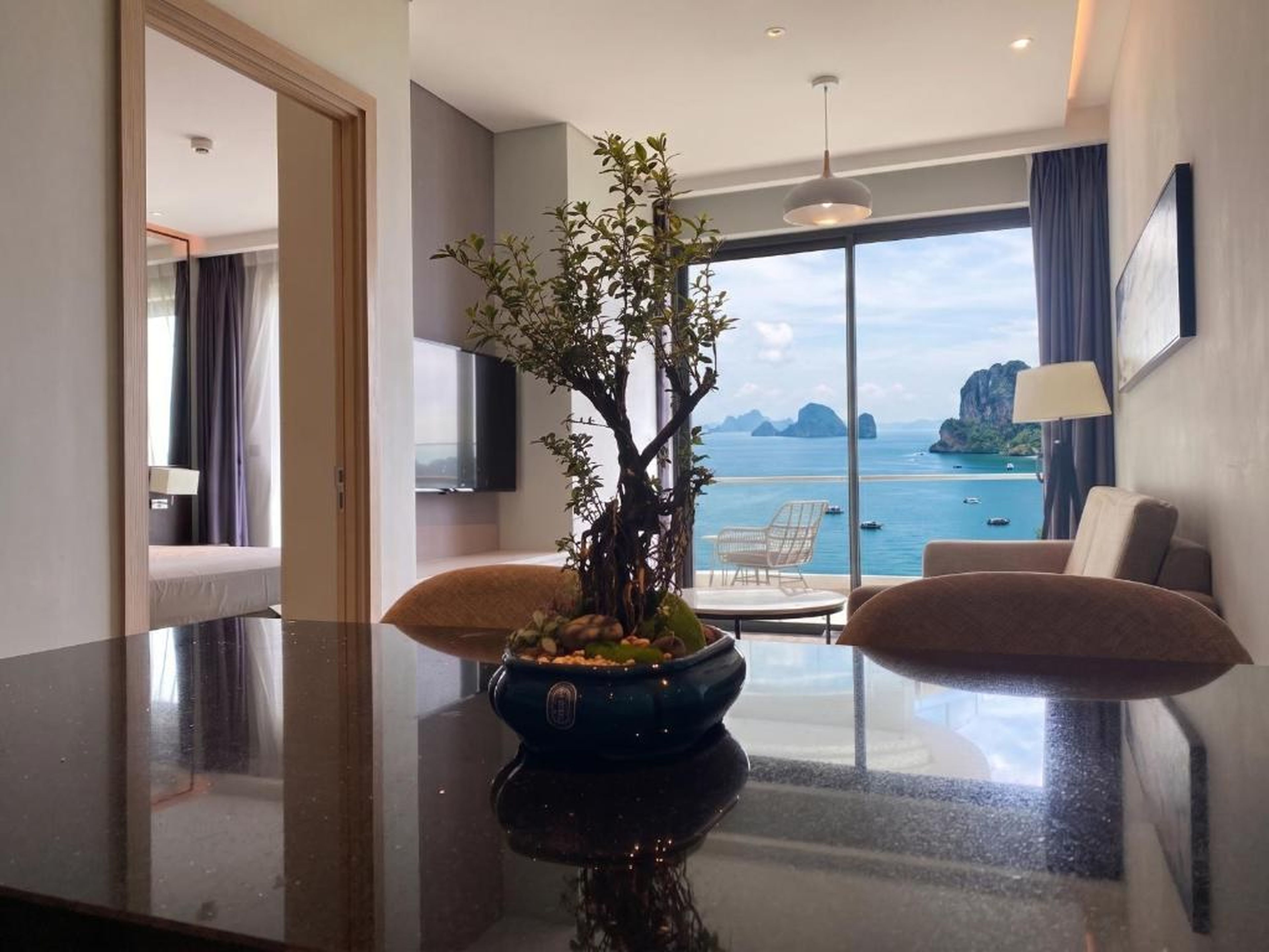 Residence By the Ha Long Beach Citadines Marina 1BR - Hình 25
