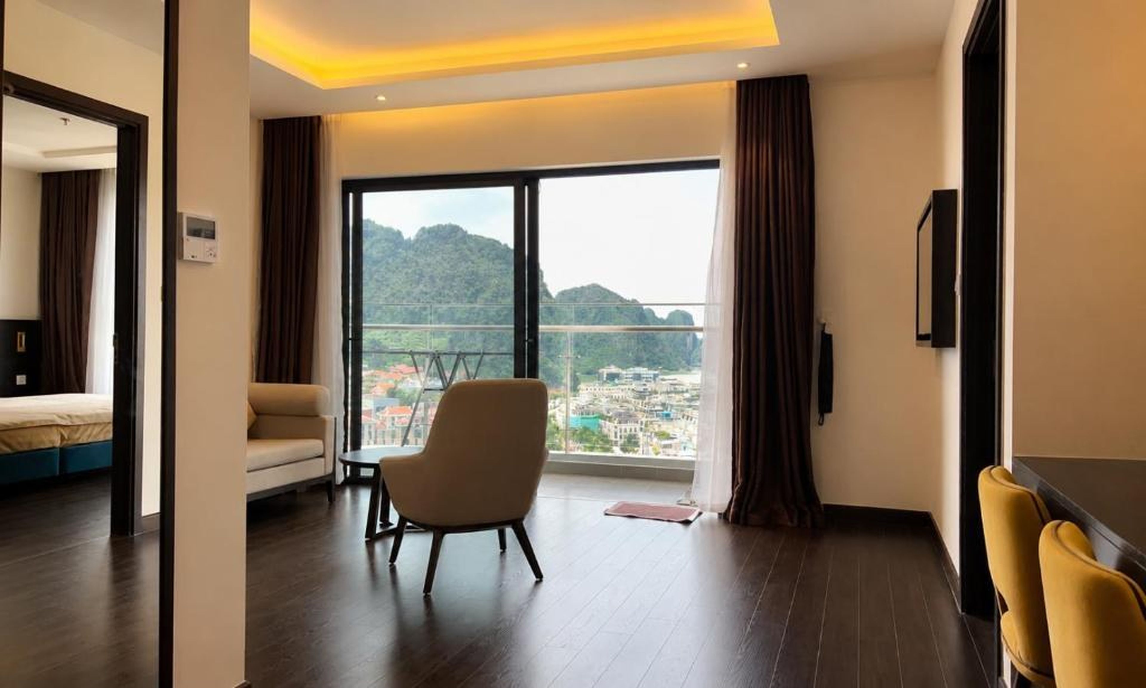 căn hộ Home Stay Sapphire S2 tiêu chuẩn khách sạn view thành phố Hạ Long rất đẹp - Hình 2