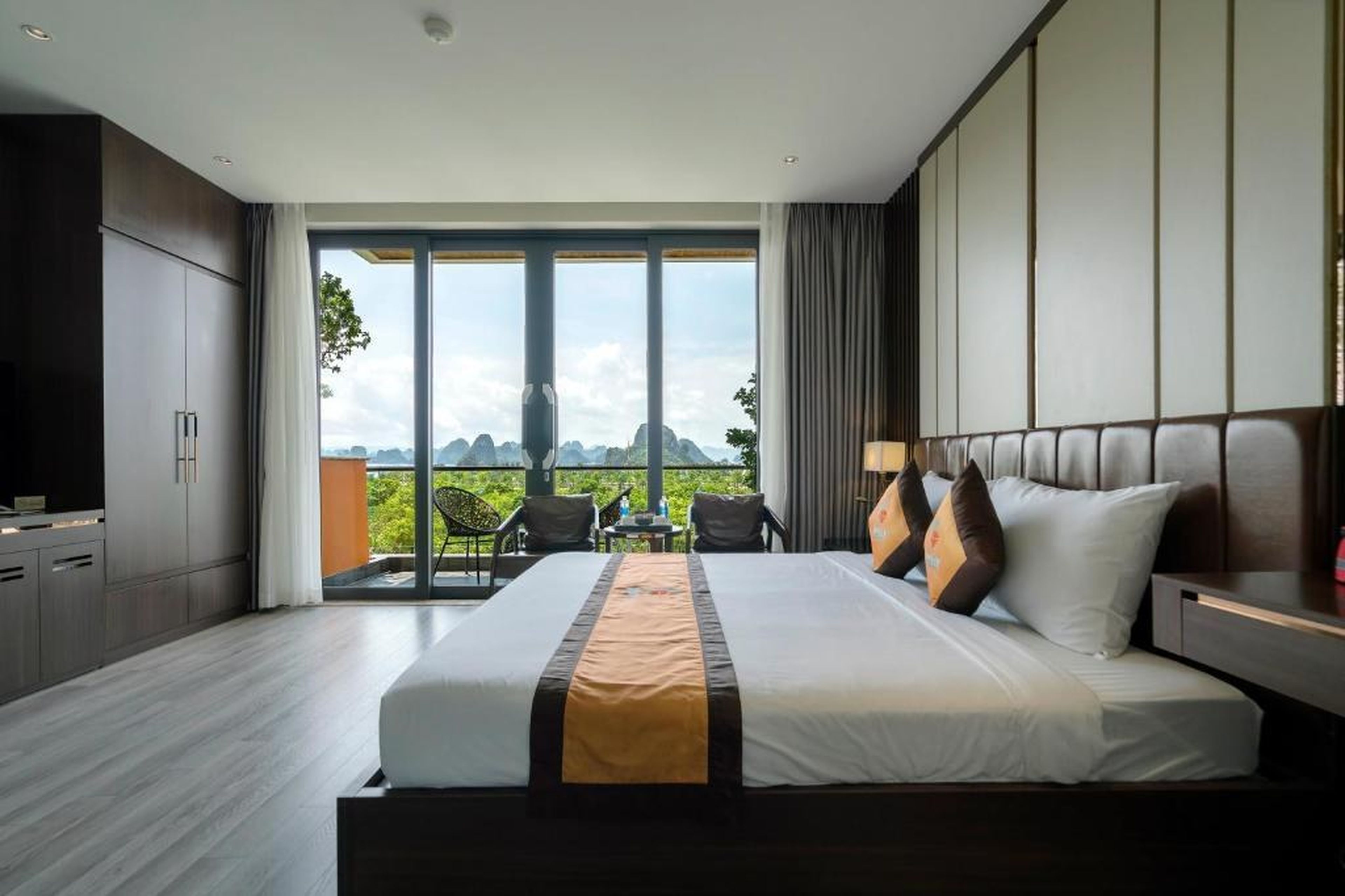 Ruby Hotel Van Don - Hình 2