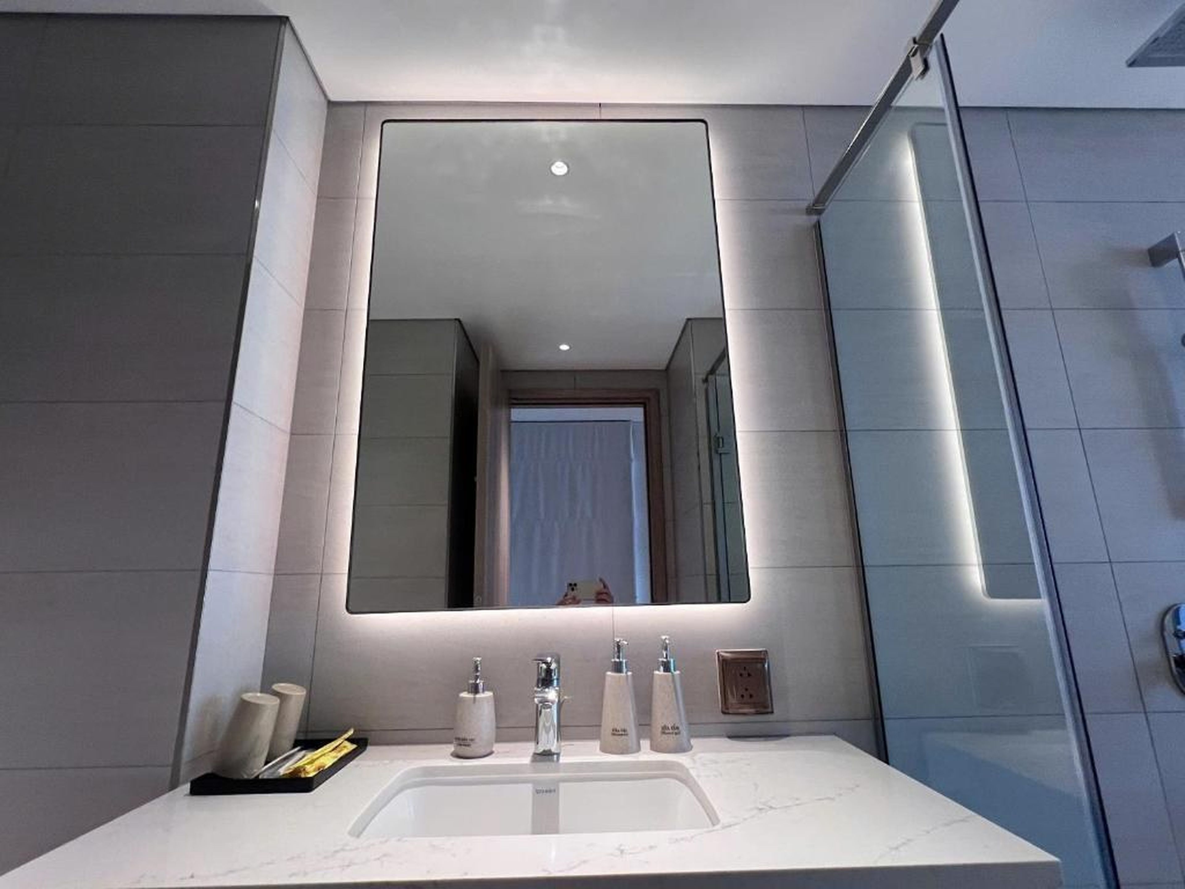 A La Carte Ha Long Apartments by Kevin & Anna - Hình 39