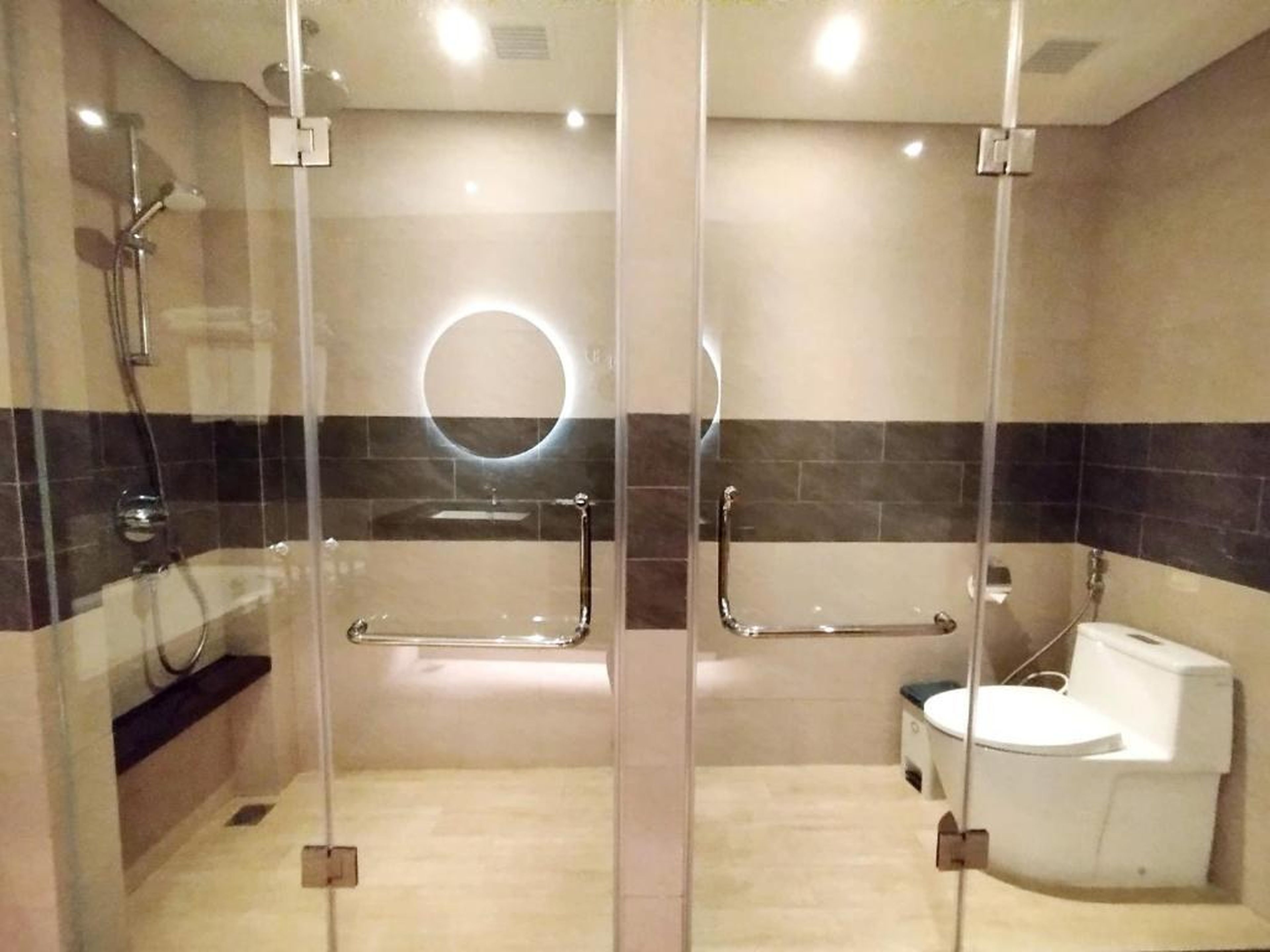 Sweet Home - Homestay apartment system at Citadines Marina Ha Long building - Hình 16