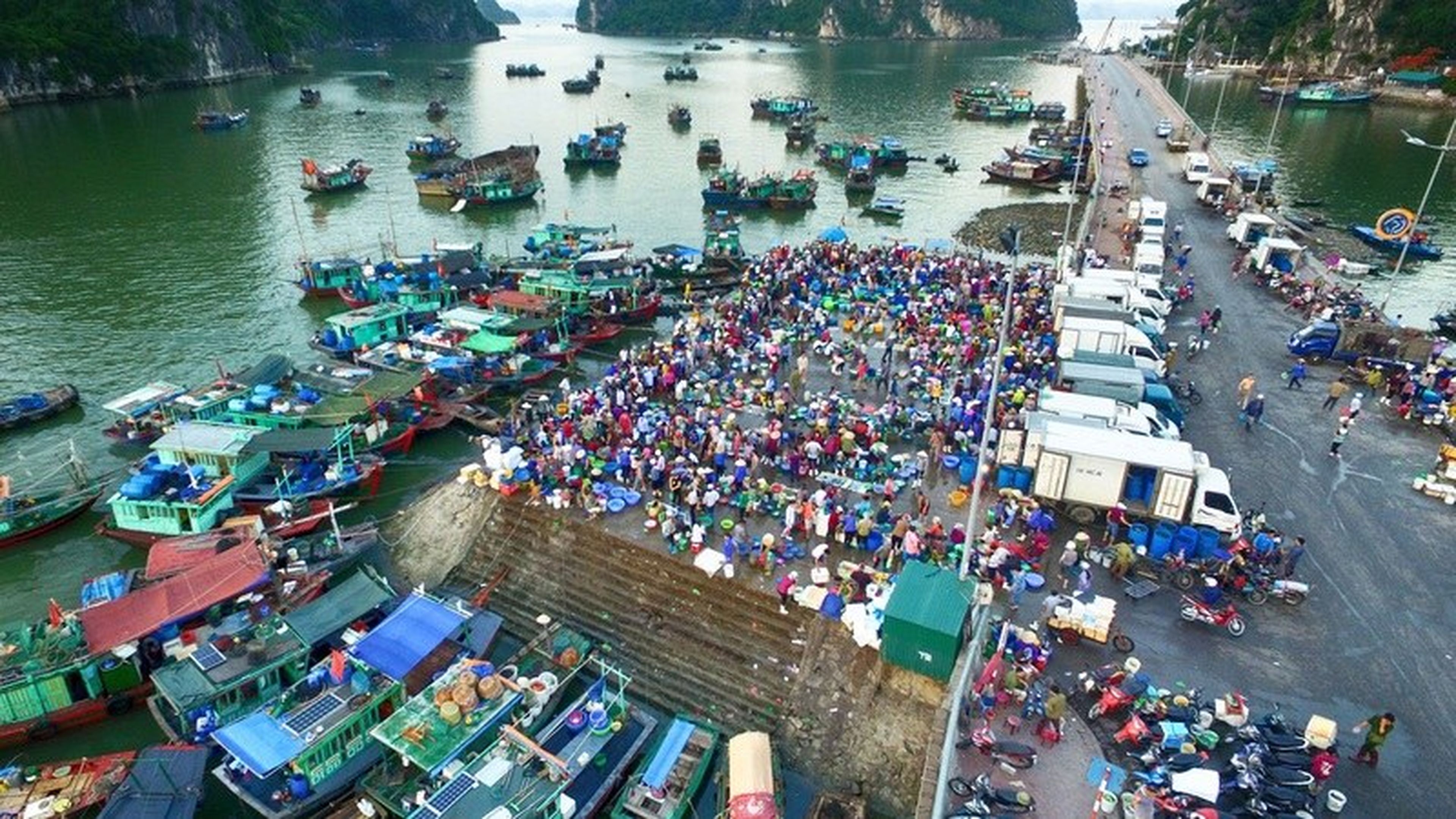 10 khu chợ Hạ Long nổi tiếng với thiên đường đặc sản thơm ngon - Hình 11