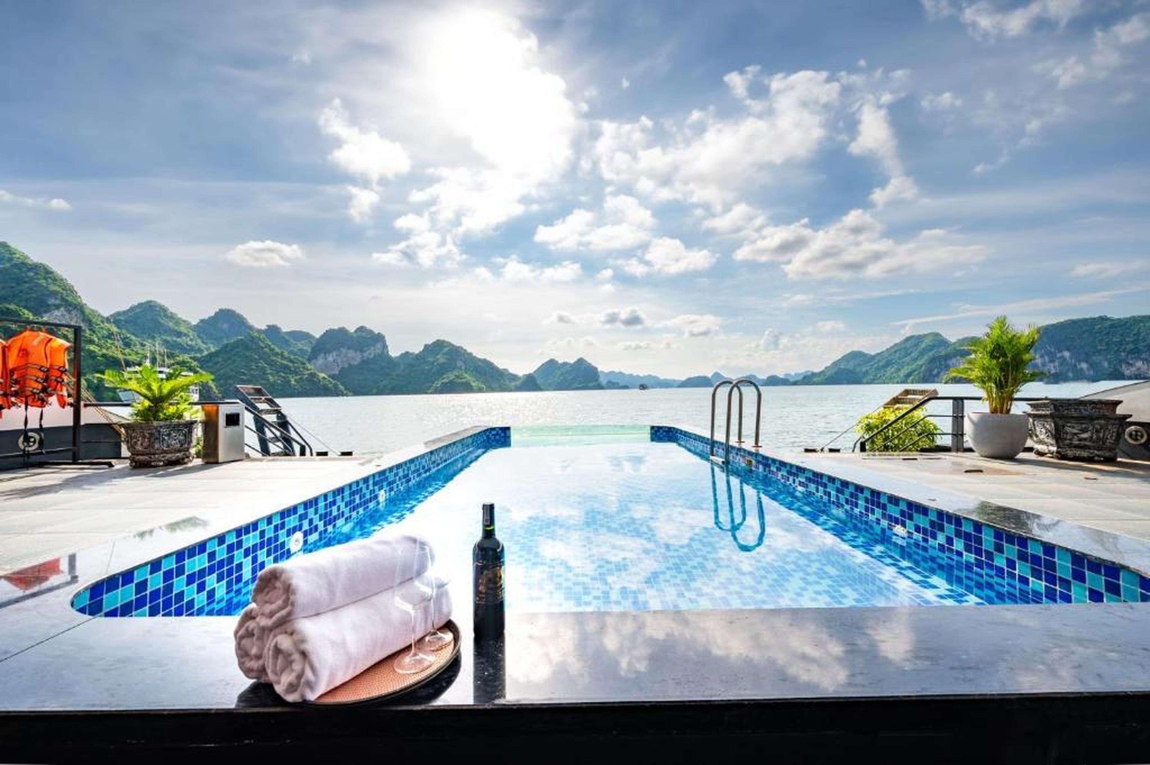Venus Cruises Halong Bay by Venus Group - Hình 10
