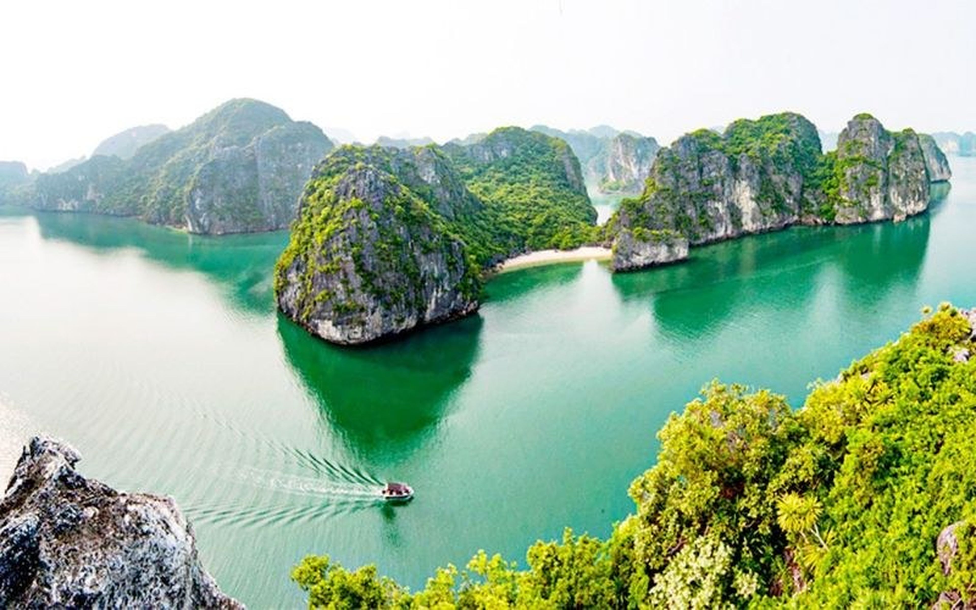 Kinh nghiệm du lịch Quảng Ninh hè chi tiết cho tín đồ xê dịch - Hình 2