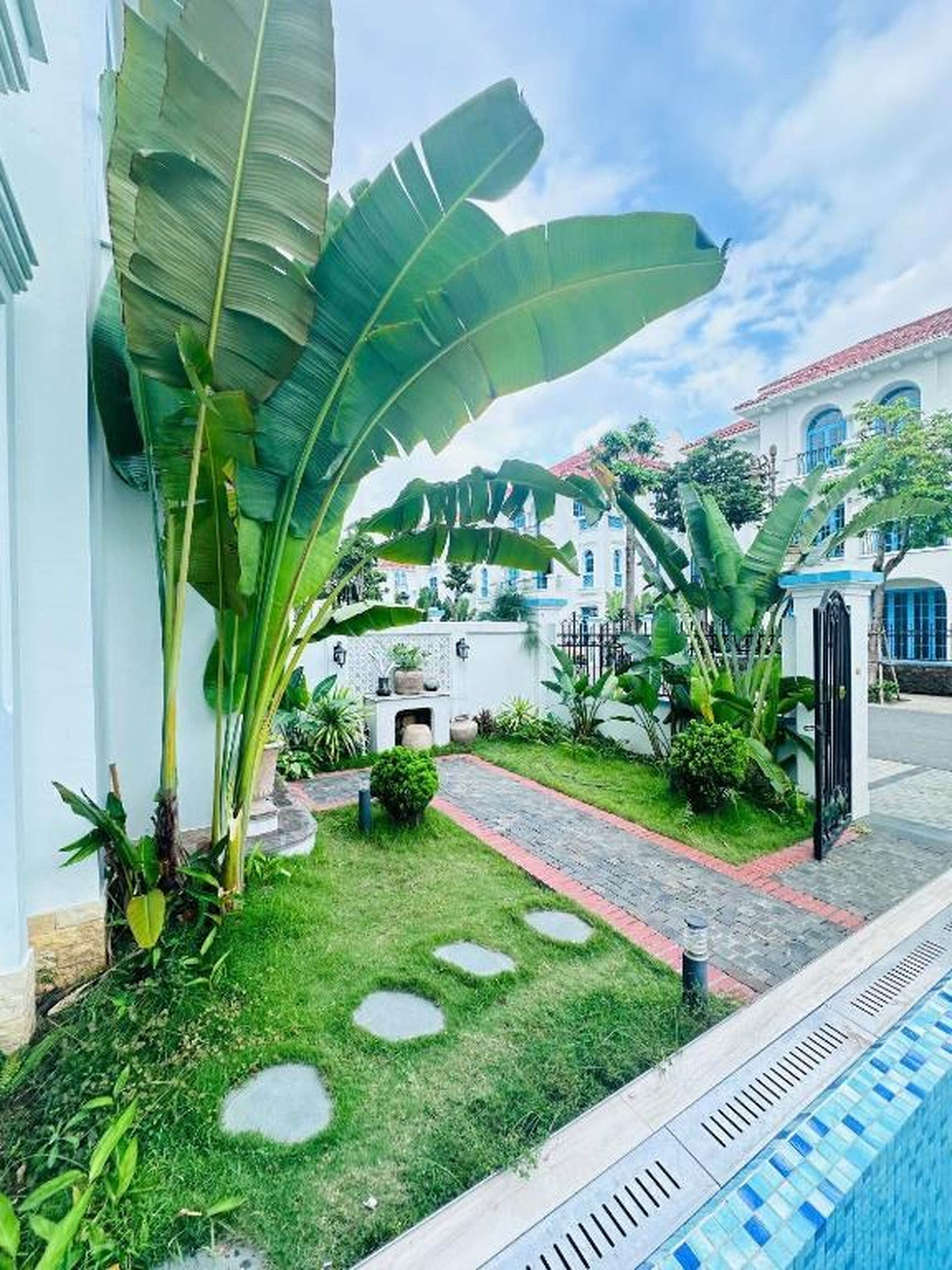 Kay Villa Chính Chủ Nội Thất VIP 6PN Sát Biển - Hình 2
