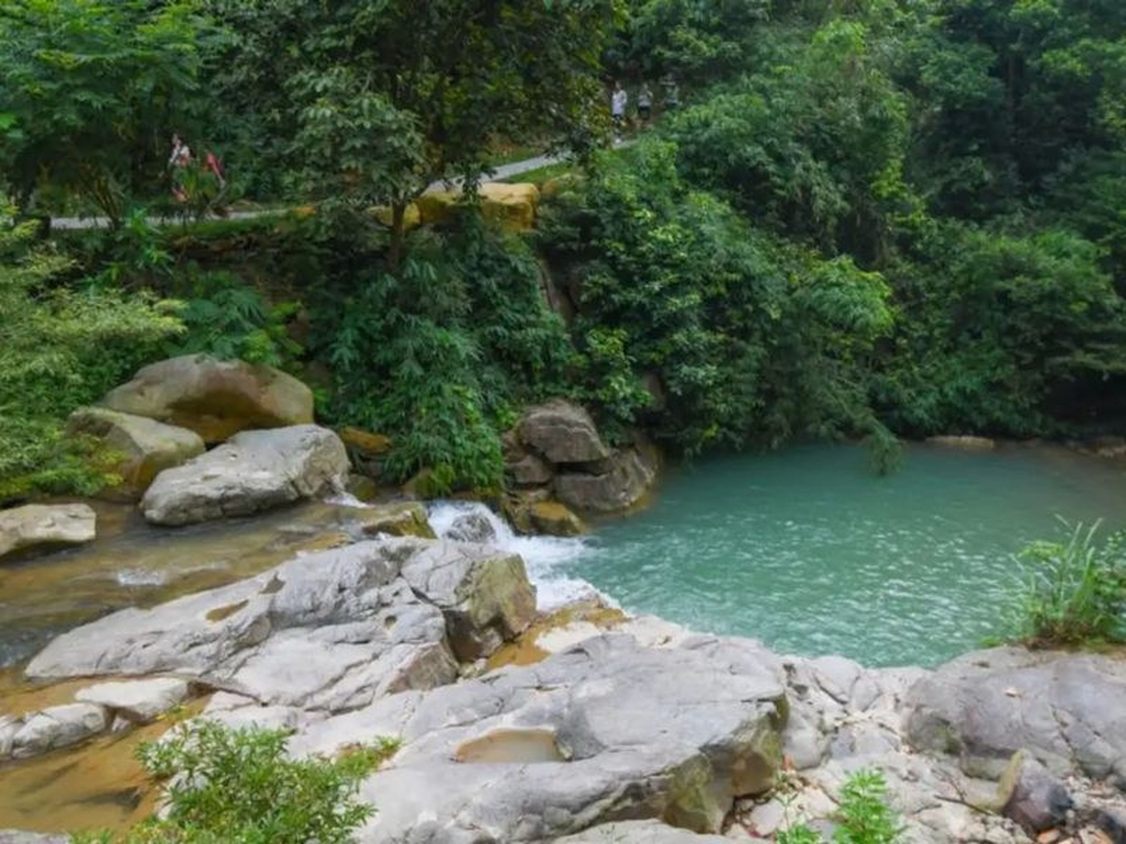 Lựng Xanh Waterfall: Quảng Ninh’s Must-Visit Check-in Spot - Hình 1