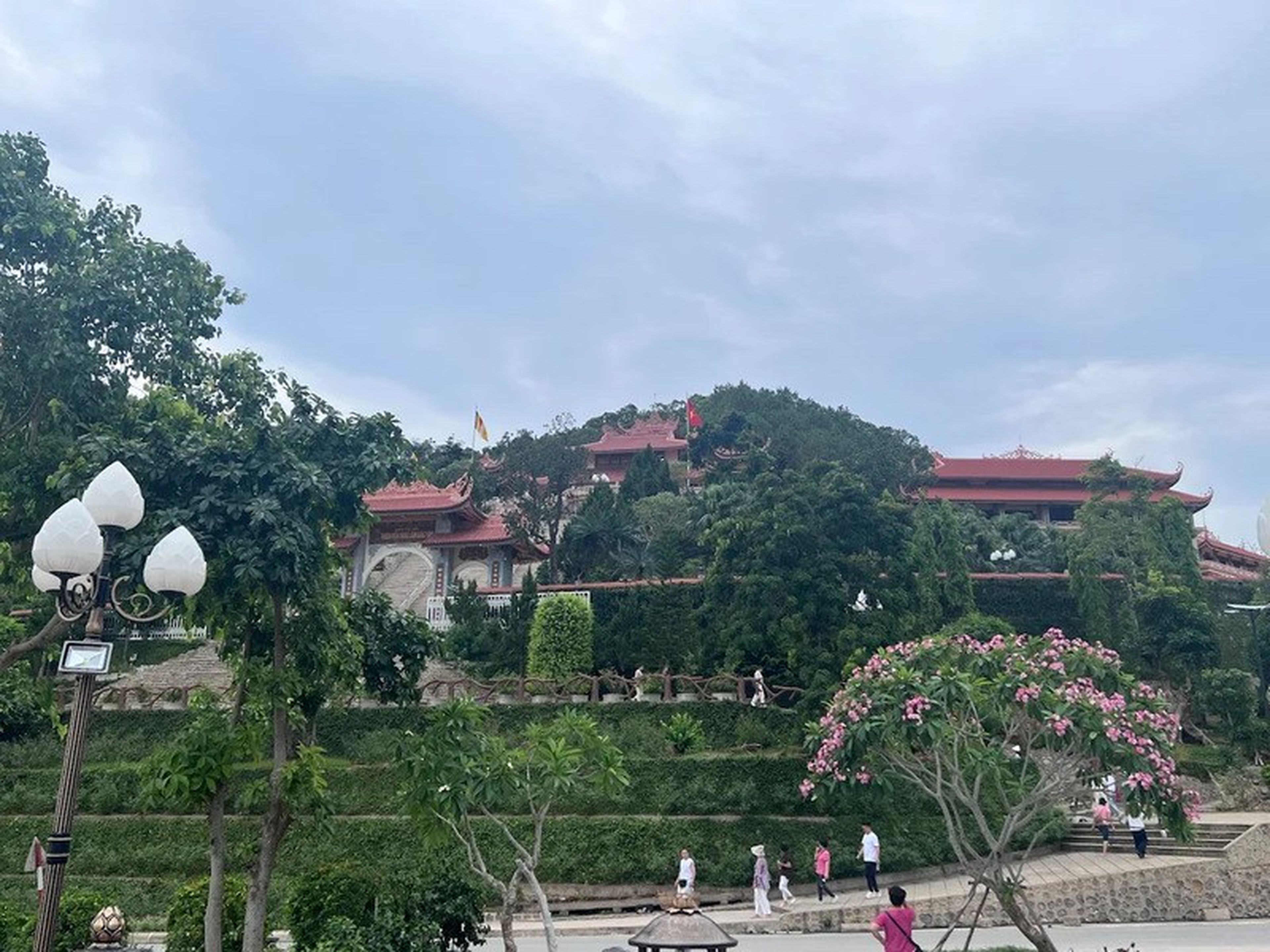 Cái Bầu Pagoda, a tranquil gem amid the Bái Tử Long wonder - Hình 2