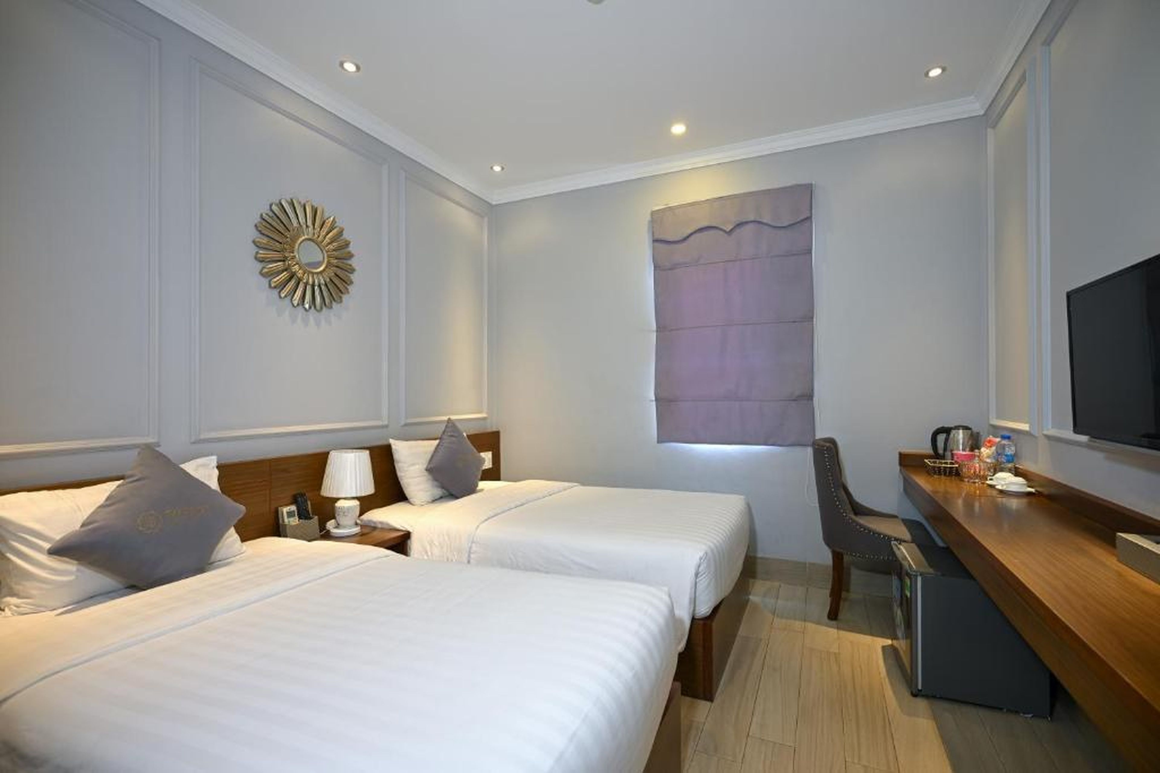 The Confetti Hotel Ha Long - Hình 41