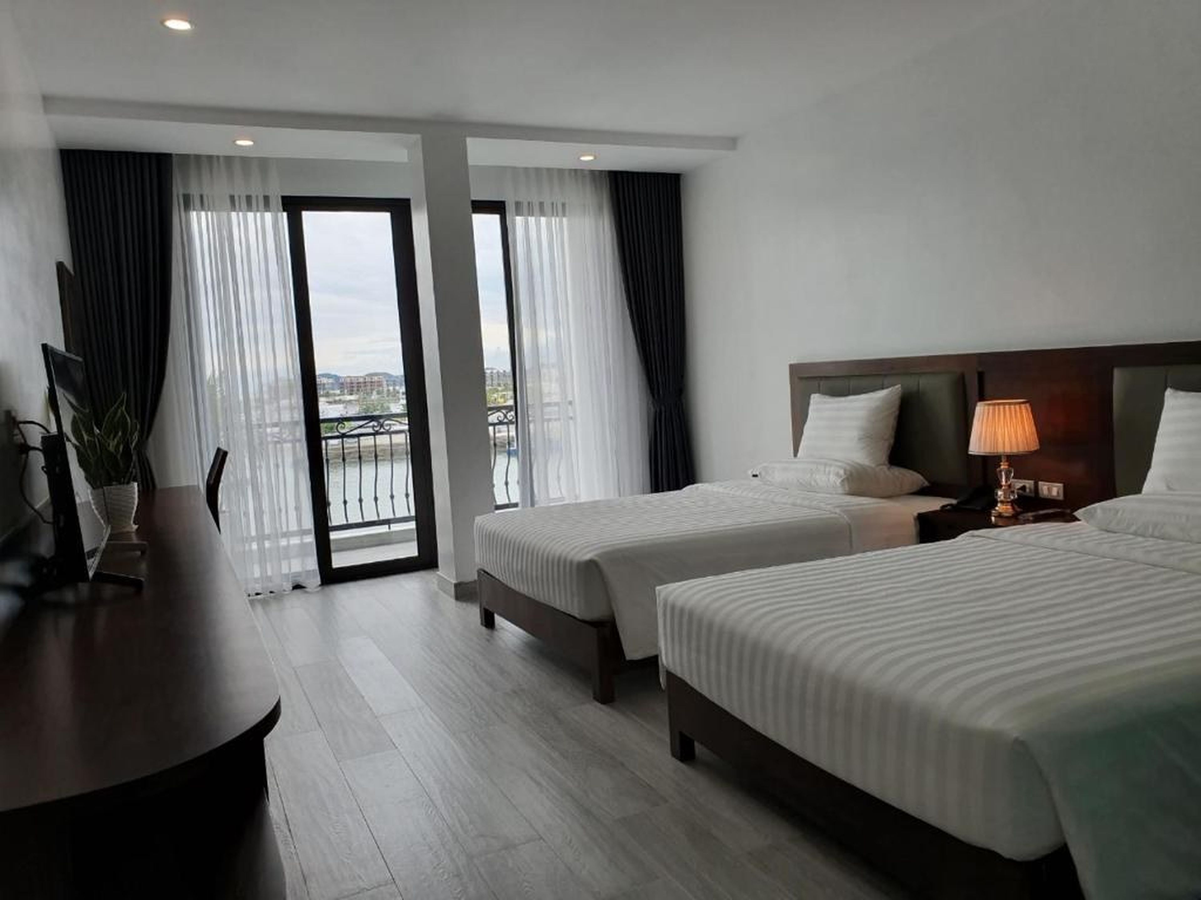 Ha Long Bay TC Hotel - Hình 13