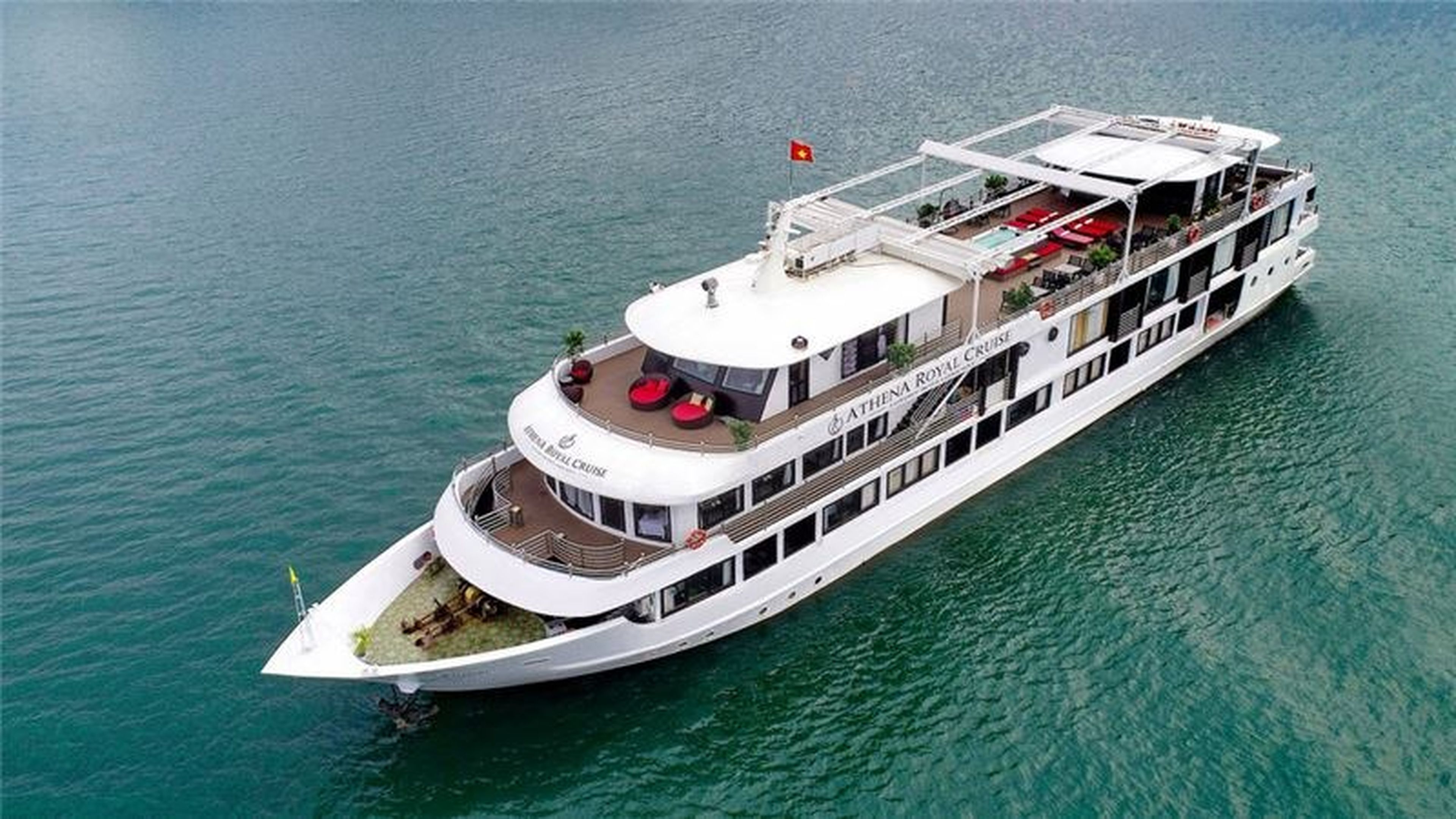 Top 5 luxury hotels and cruises in Ha Long Bay with attractive deals - Hình 4