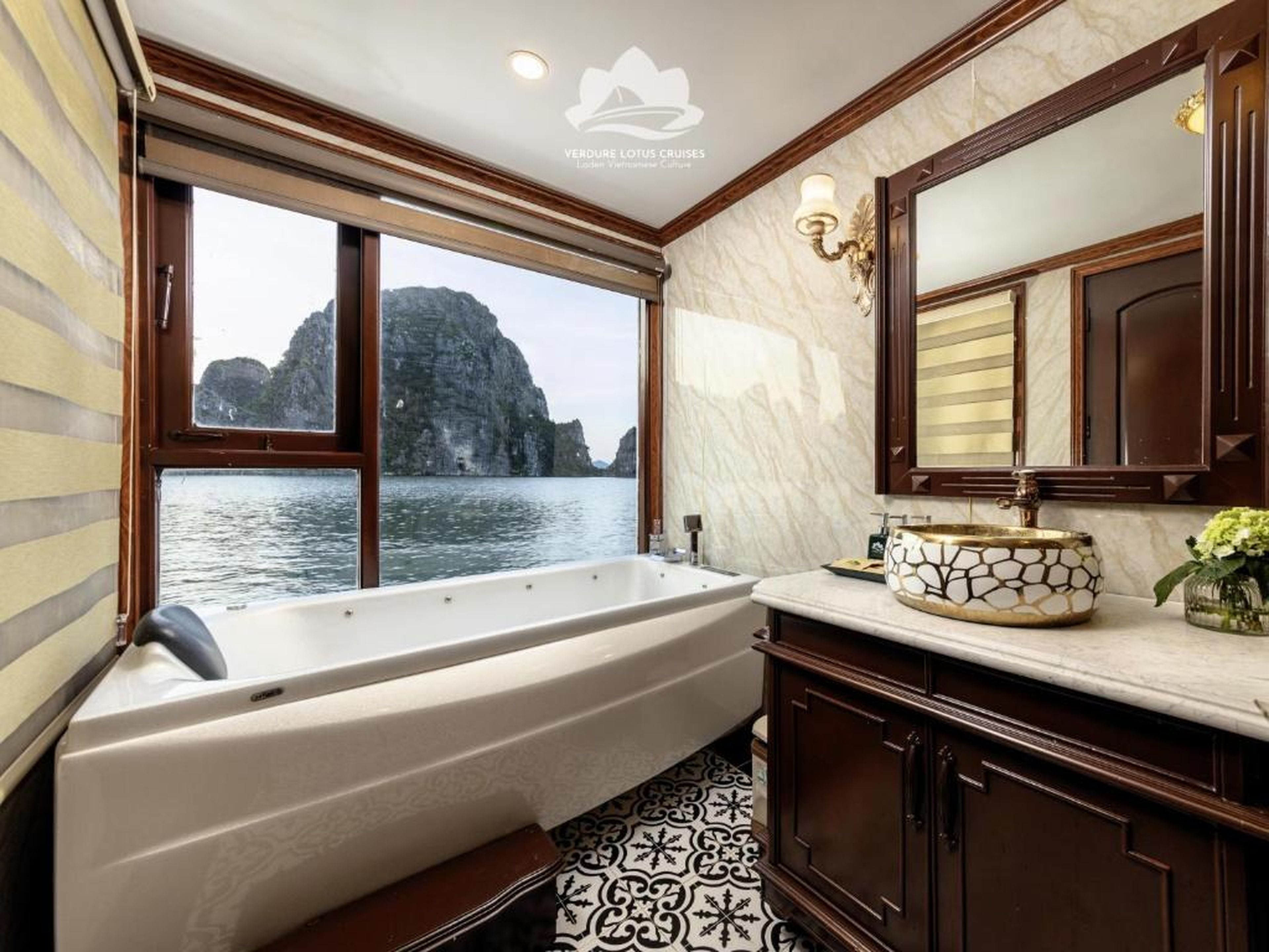 Verdure Lotus Grandeur Cruise on Ha Long Bay - Hình 44