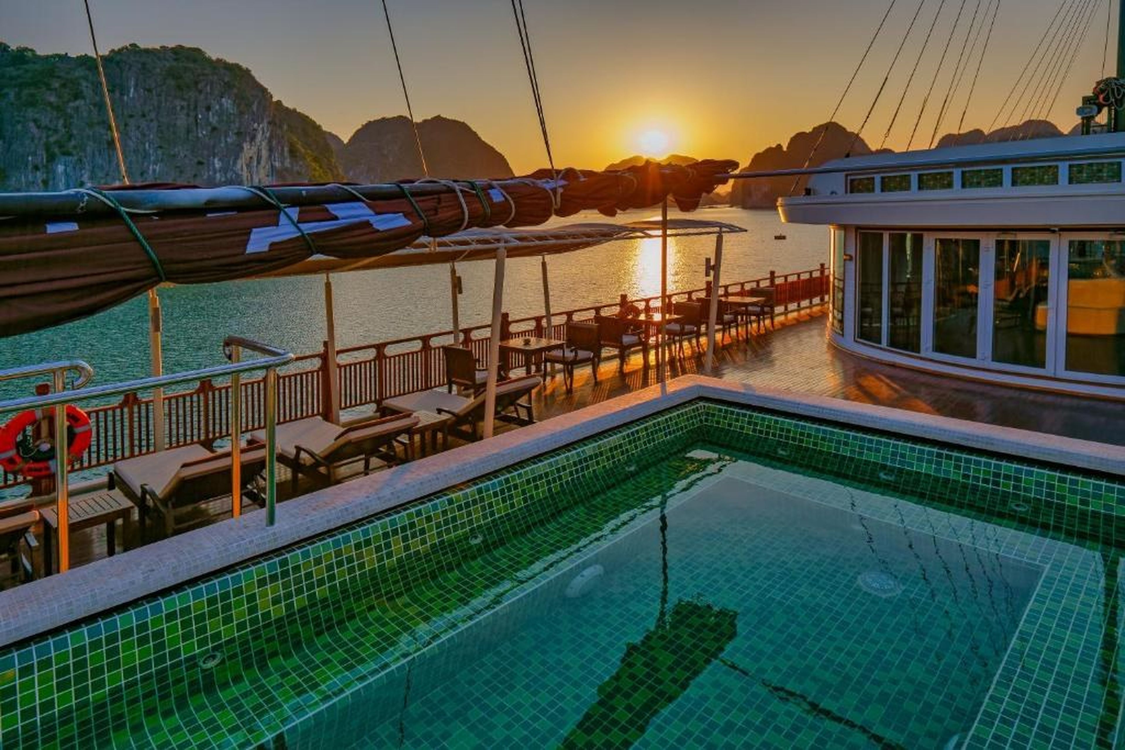 Heritage Line Ylang Cruise - Halong Bay & Lan Ha Bay - Hình 11