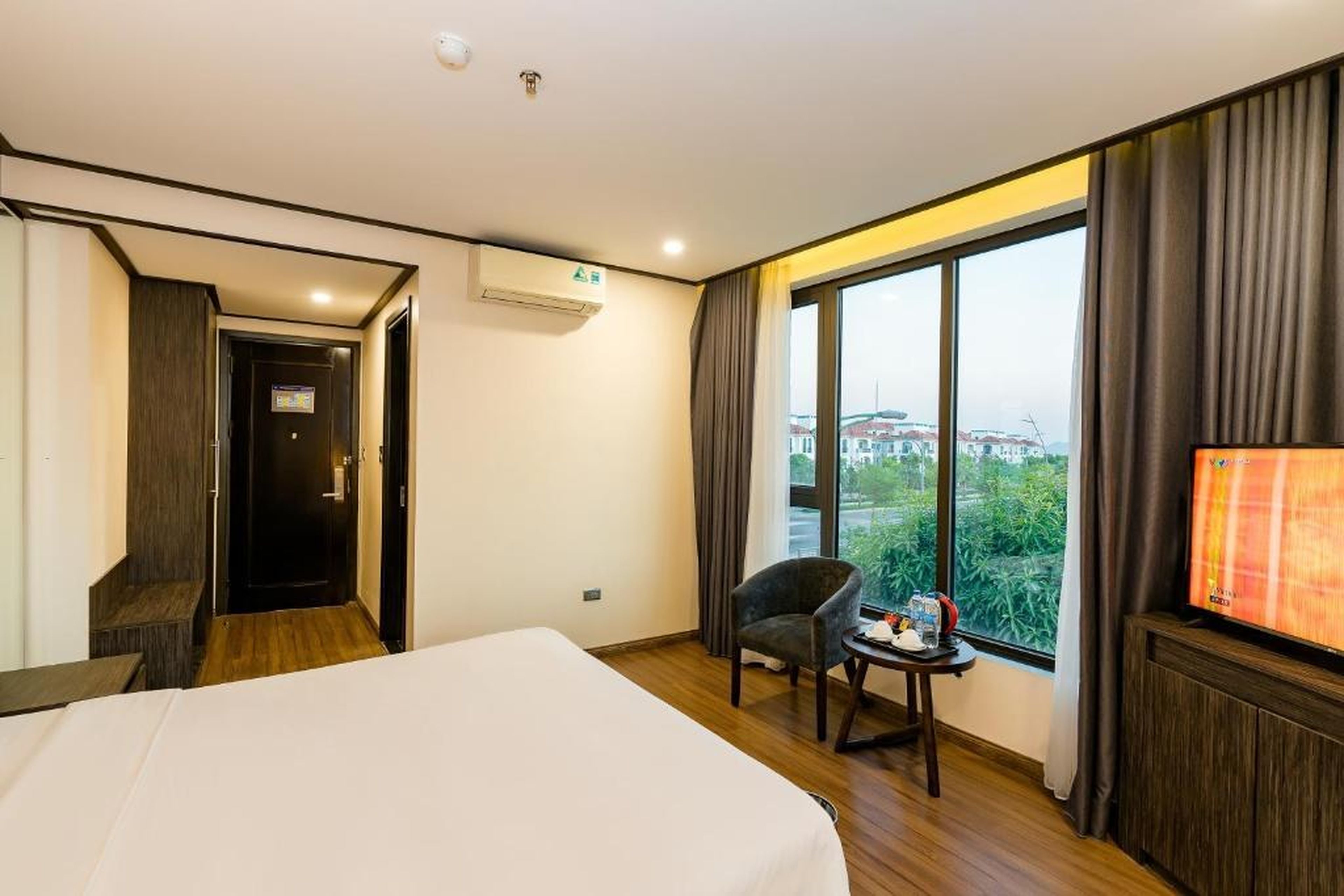 The One Ha Long Hotel - Hình 37