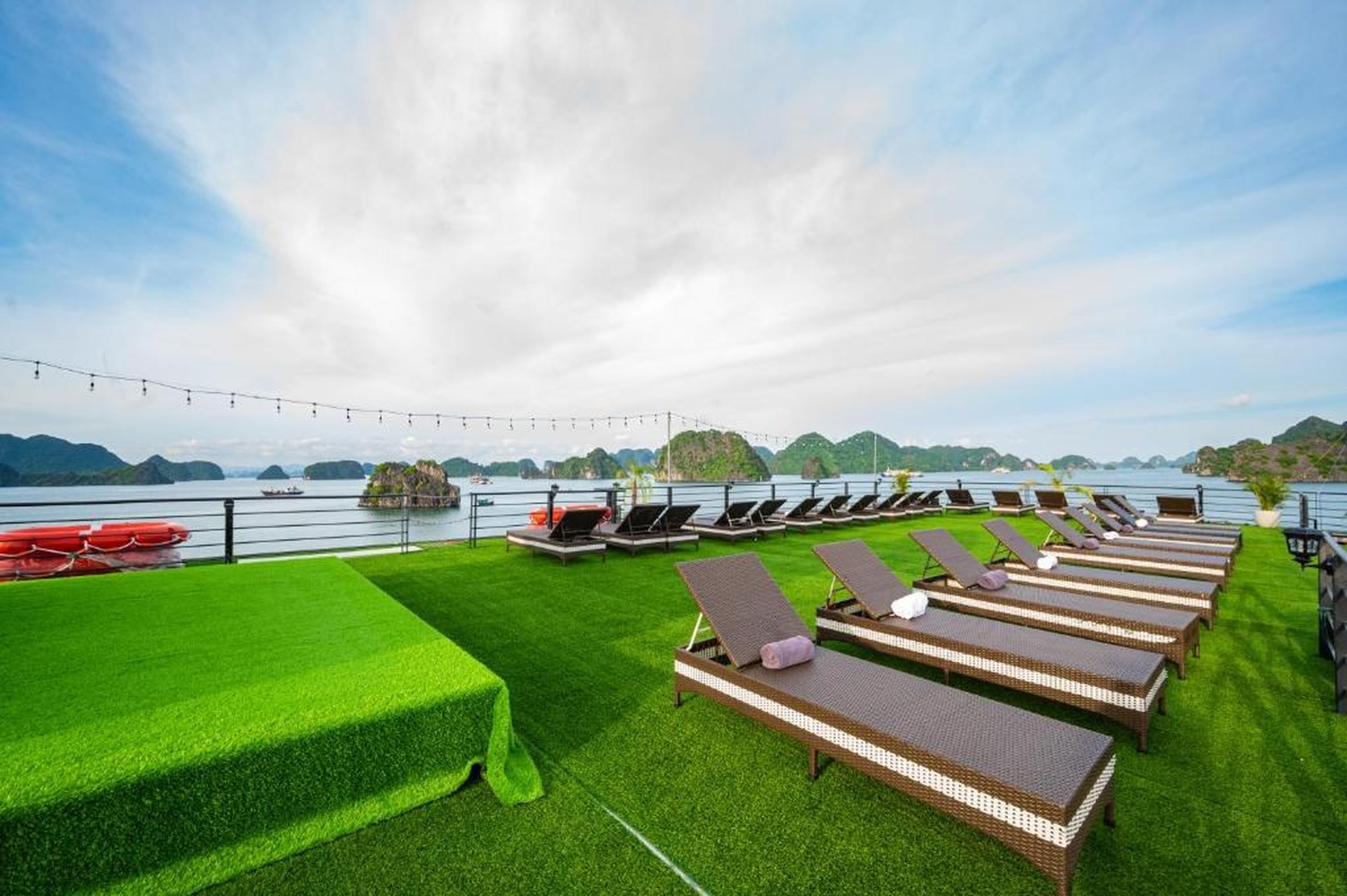 Venus Cruises Halong Bay by Venus Group - Hình 22