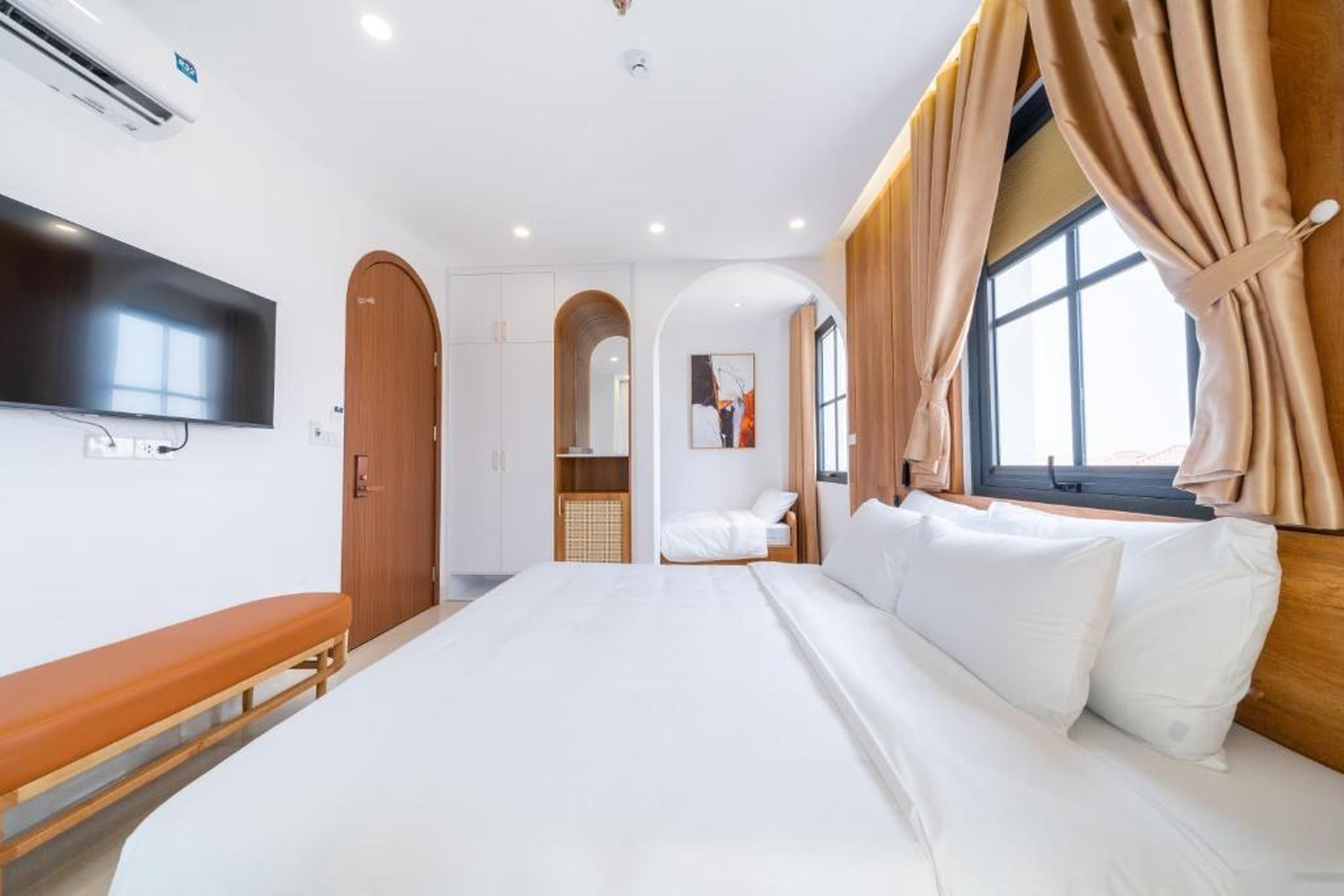 Azure Bay Hotel - Hình 13