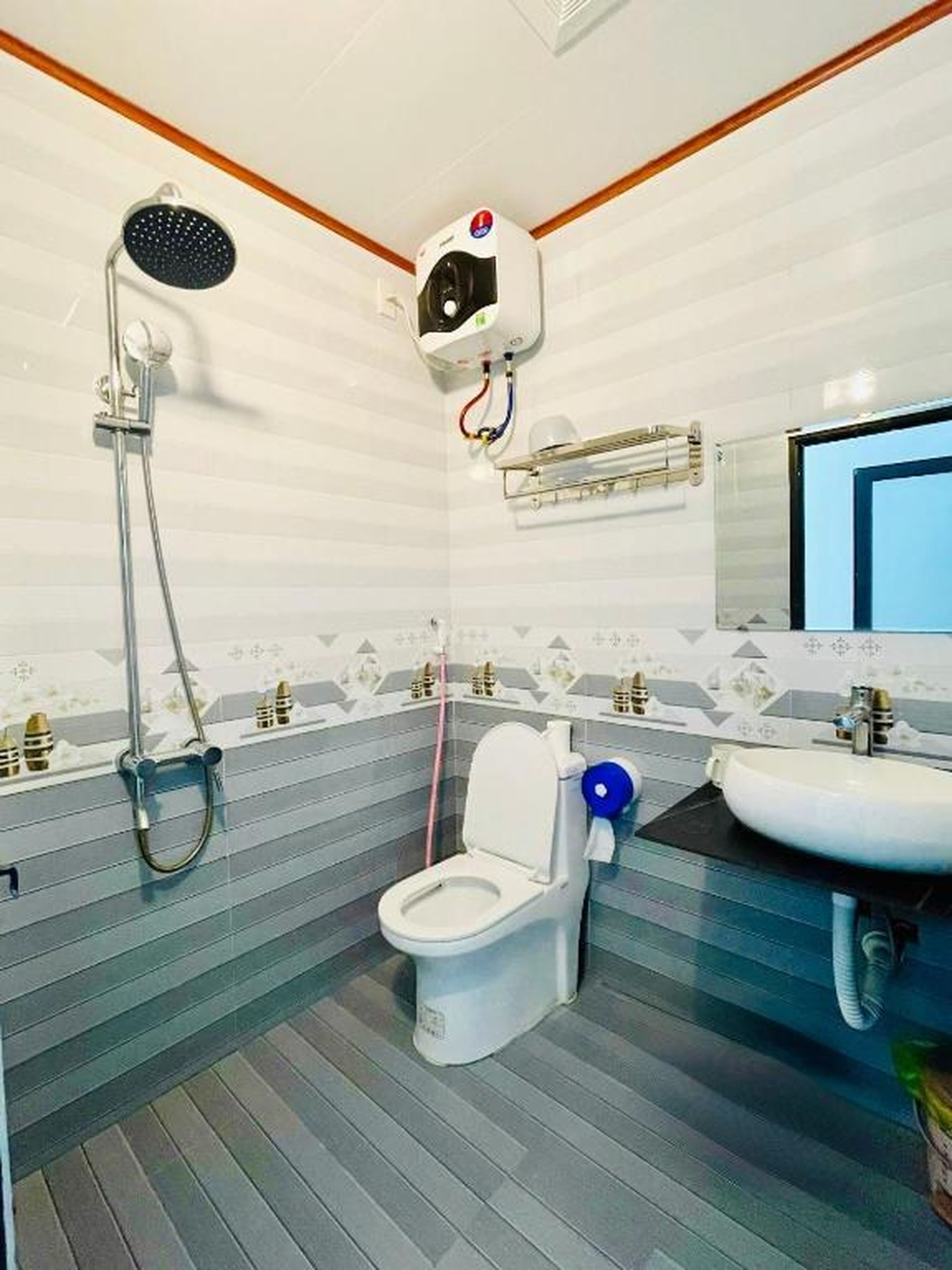Nhà nghỉ Vân Hải - Phố đi bộ Quan Lạn - Hình 2