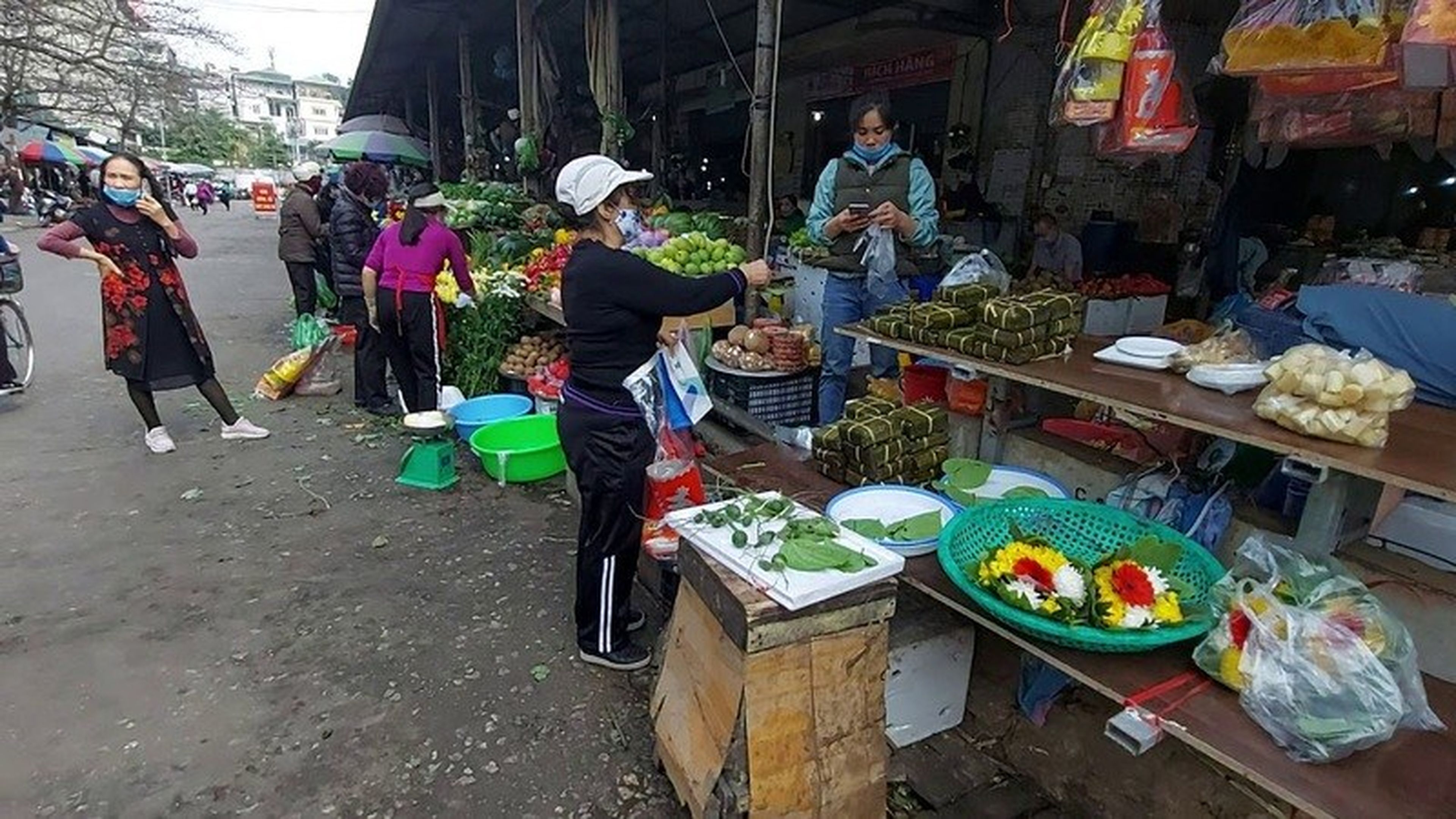 10 khu chợ Hạ Long nổi tiếng với thiên đường đặc sản thơm ngon - Hình 7