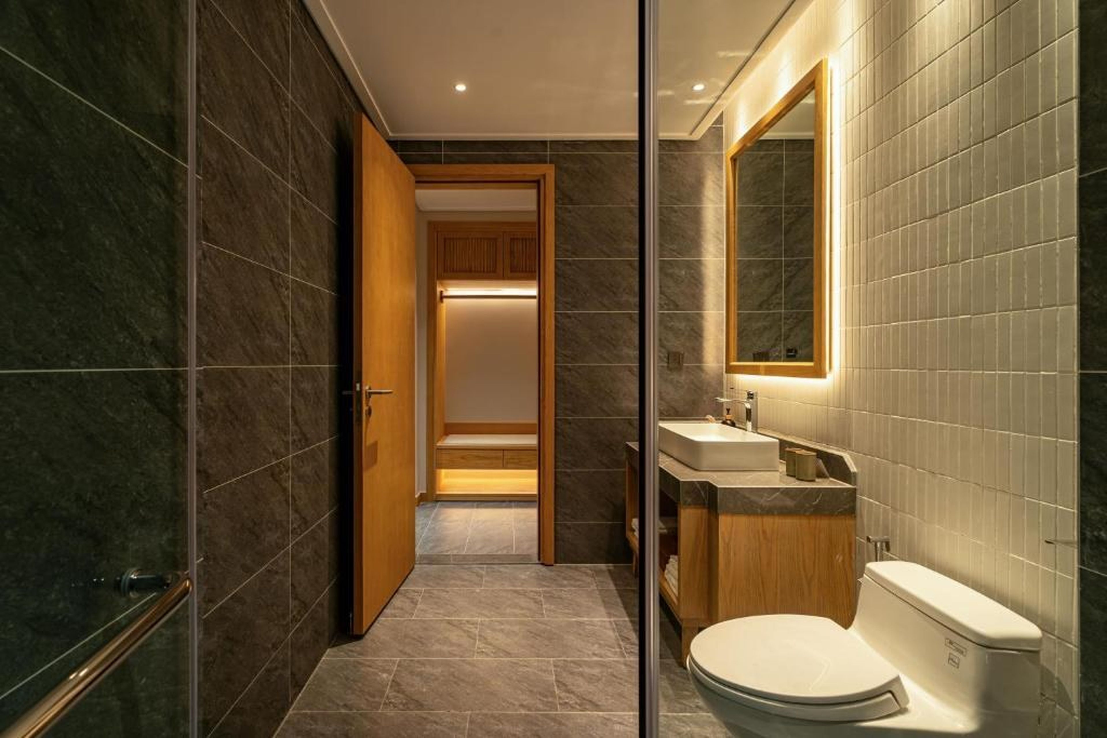 Nam Dat Hotel by D'Lecia Ha Long - Hình 46