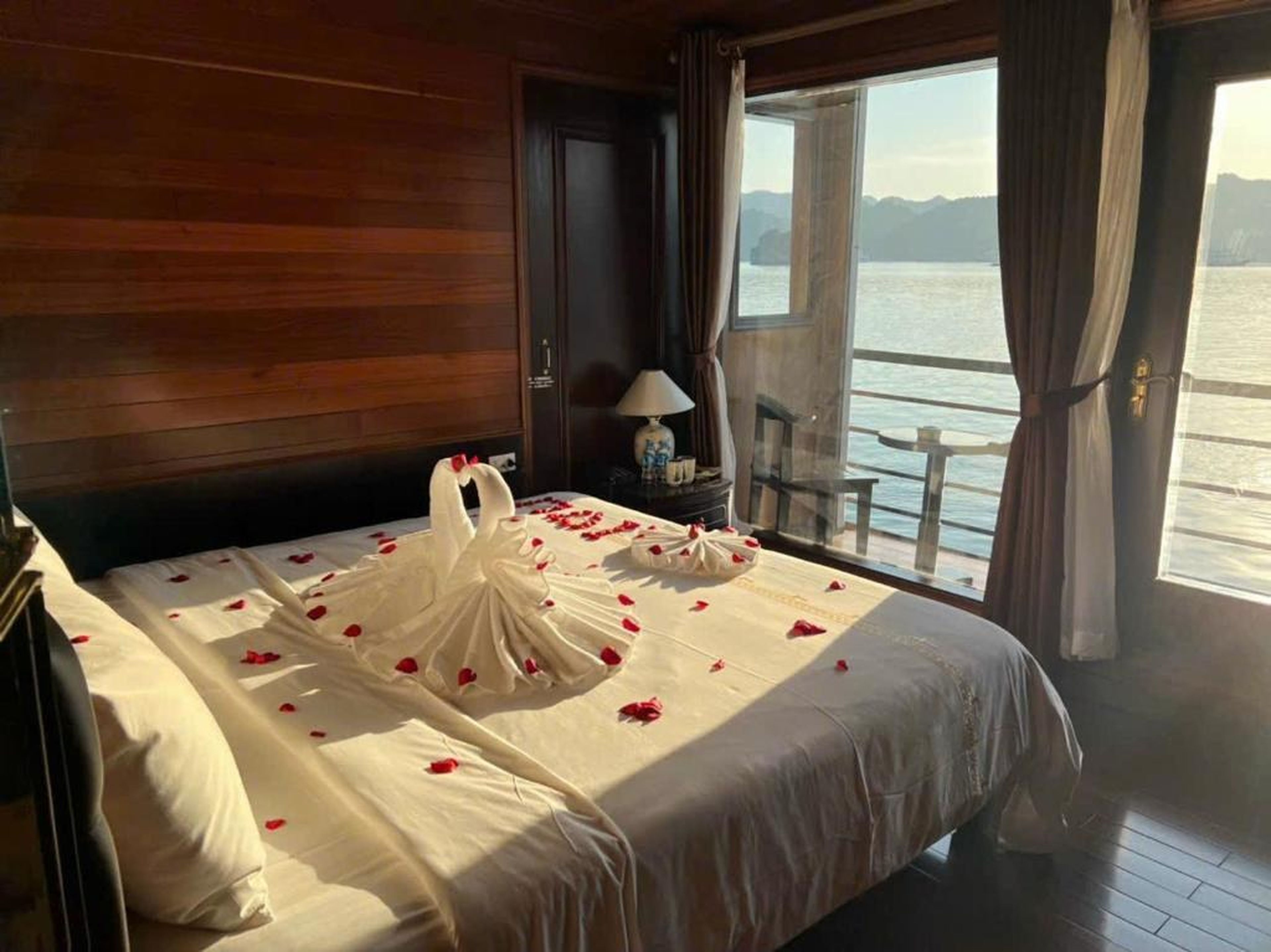 Aqua Elegance Cruise - Halong Bay by AHG - Hình 39