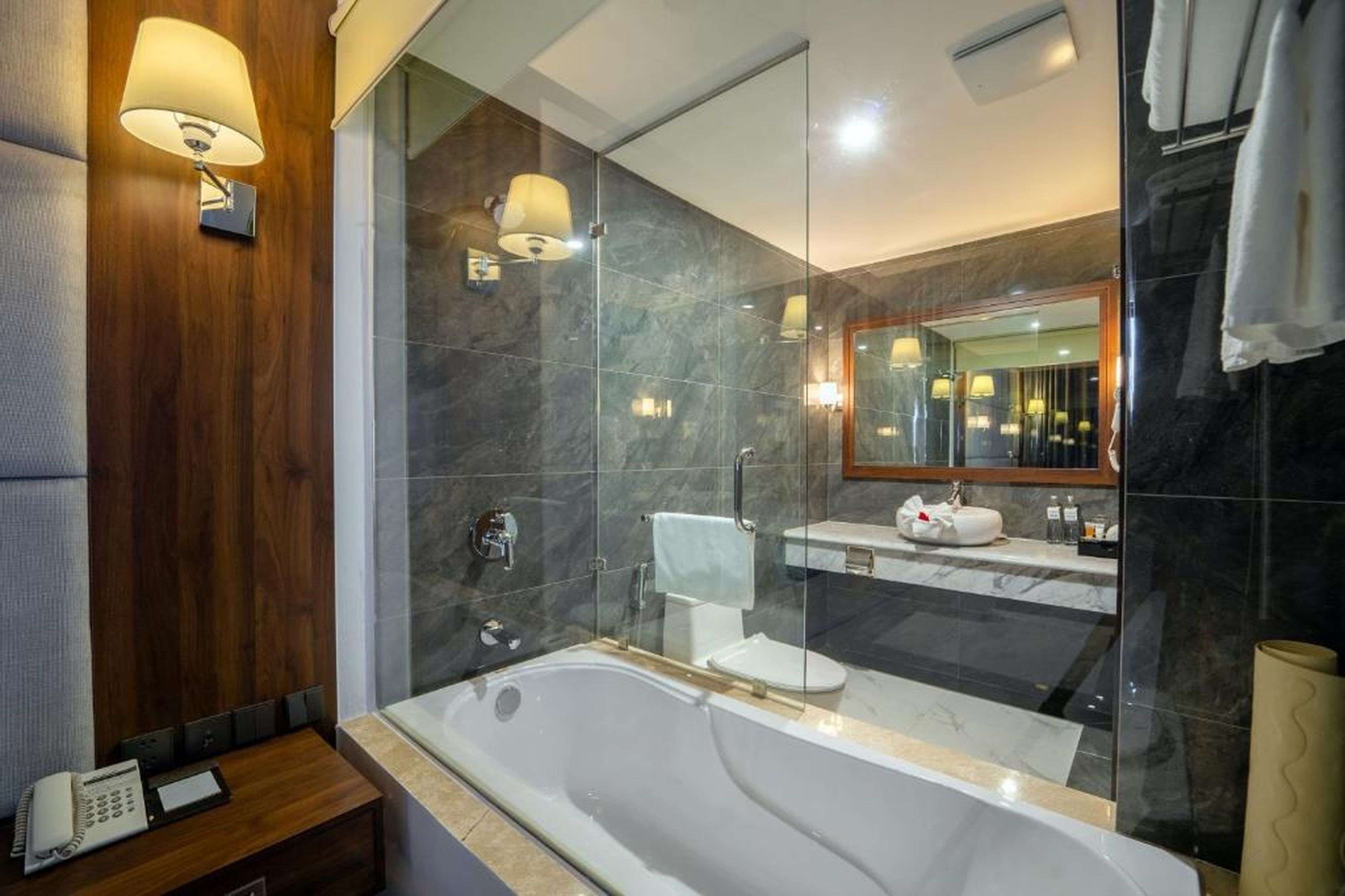 Paddington Hotel Halong Bayview - Hình 15