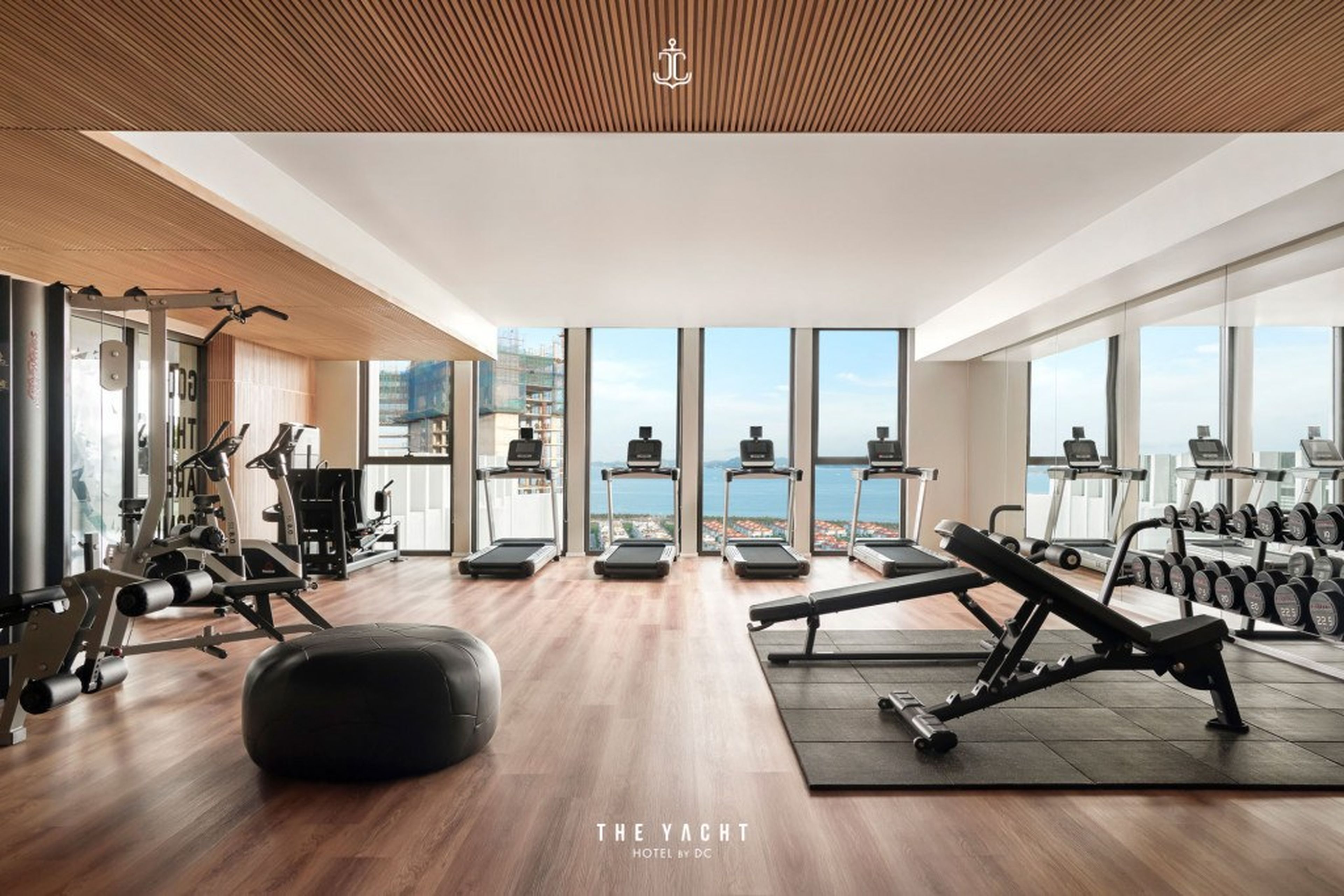 The Yacht by DC – “Du thuyền” sang trọng trên mặt đất neo giữa Hạ Long - Hình 8