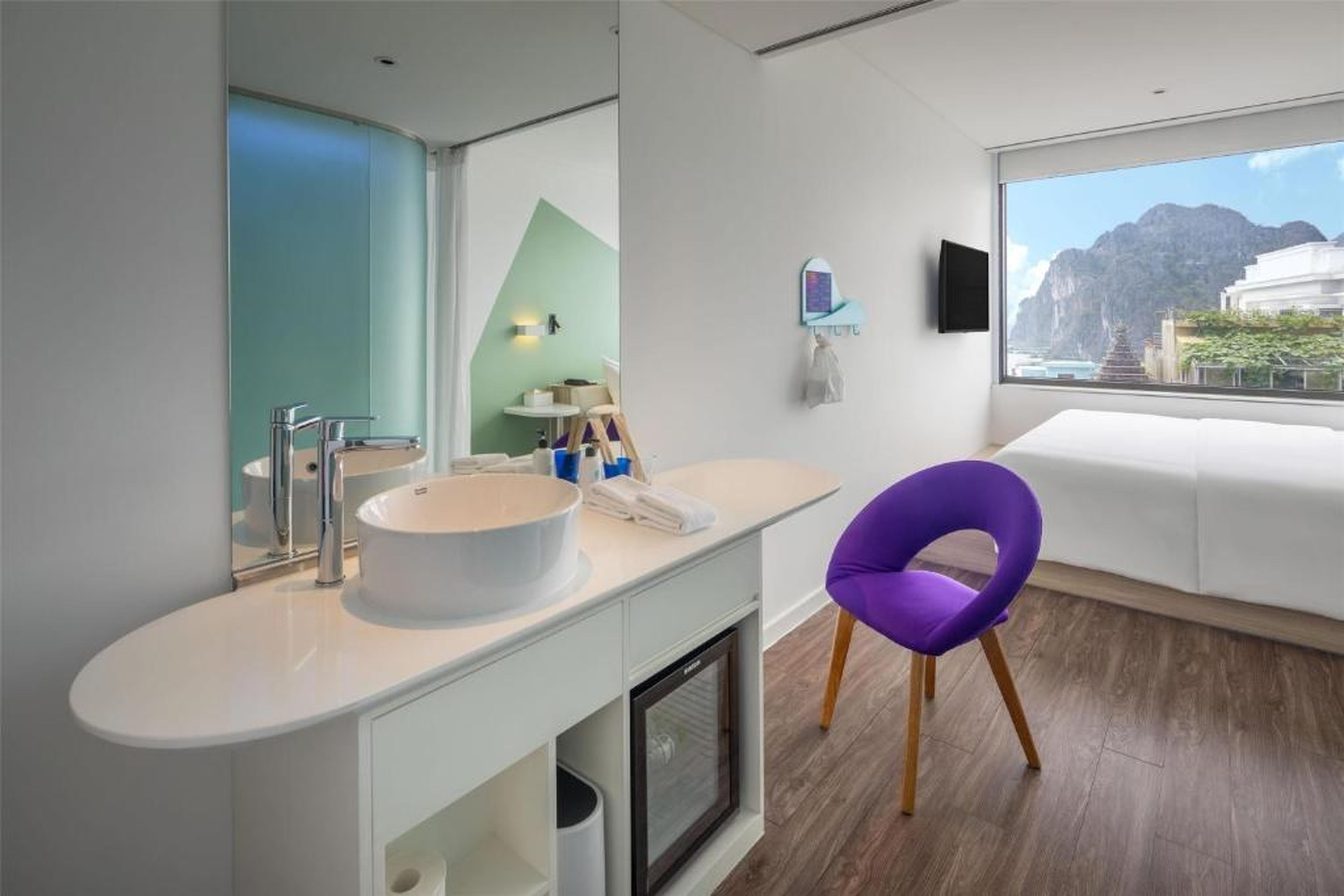 Tru by Hilton Ha Long Hon Gai Centre - Hình 16