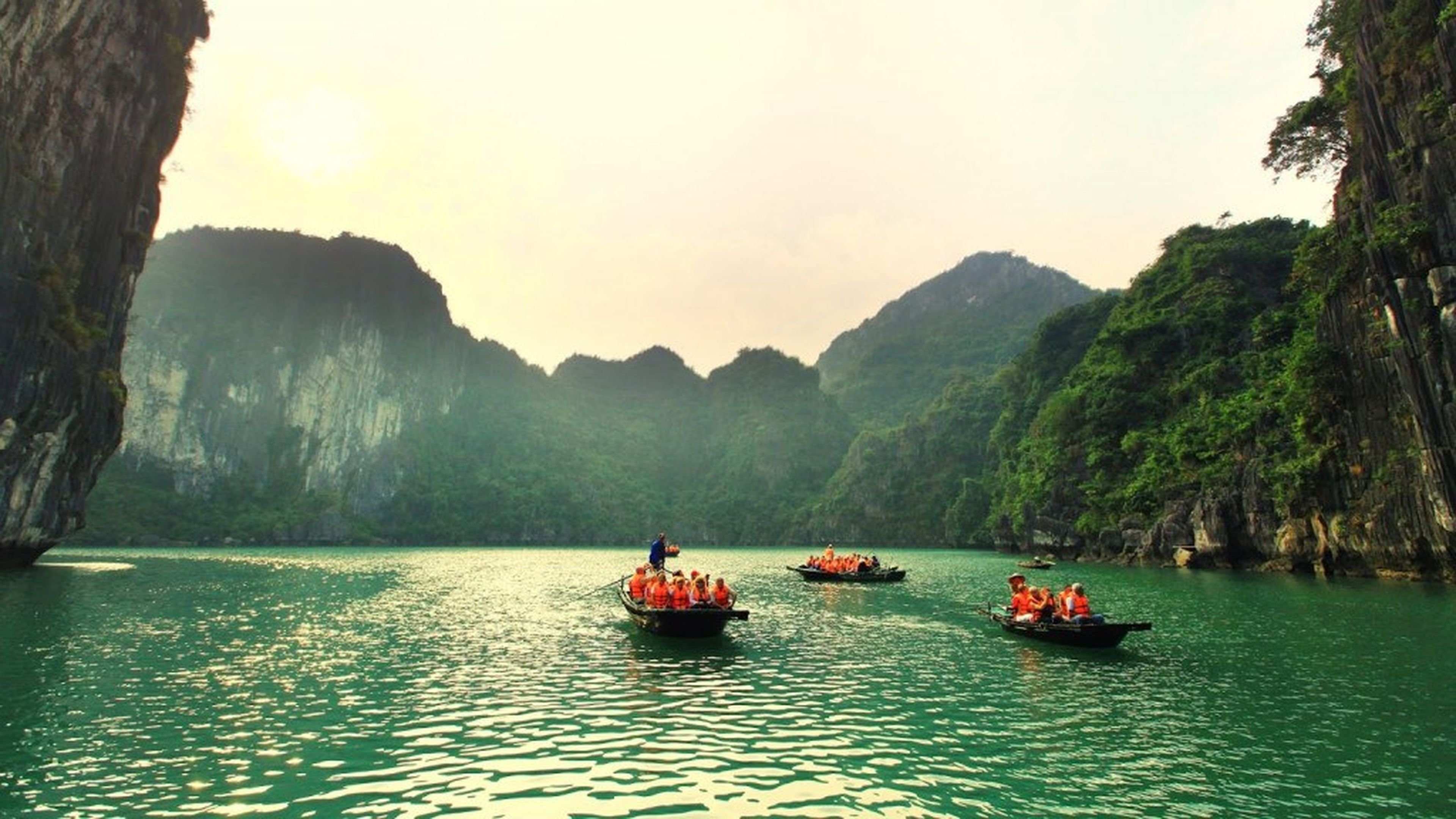 Discovering the Boat-Rowing Profession on the Bay – A “Specialty” of Ha Long Bay - Hình 7