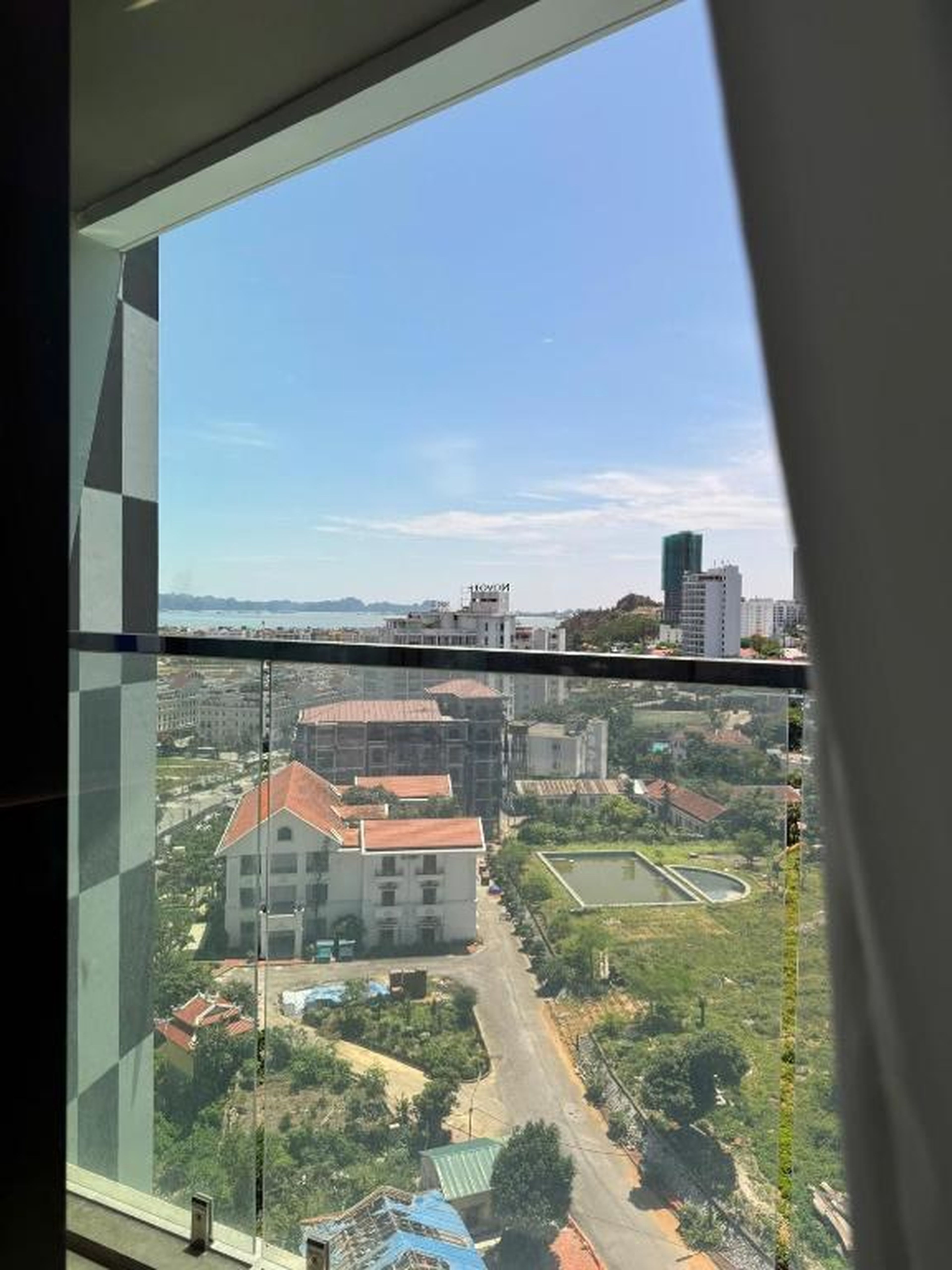 High-rise apartment with ocean view at The Holiday Ha Long - Hình 3