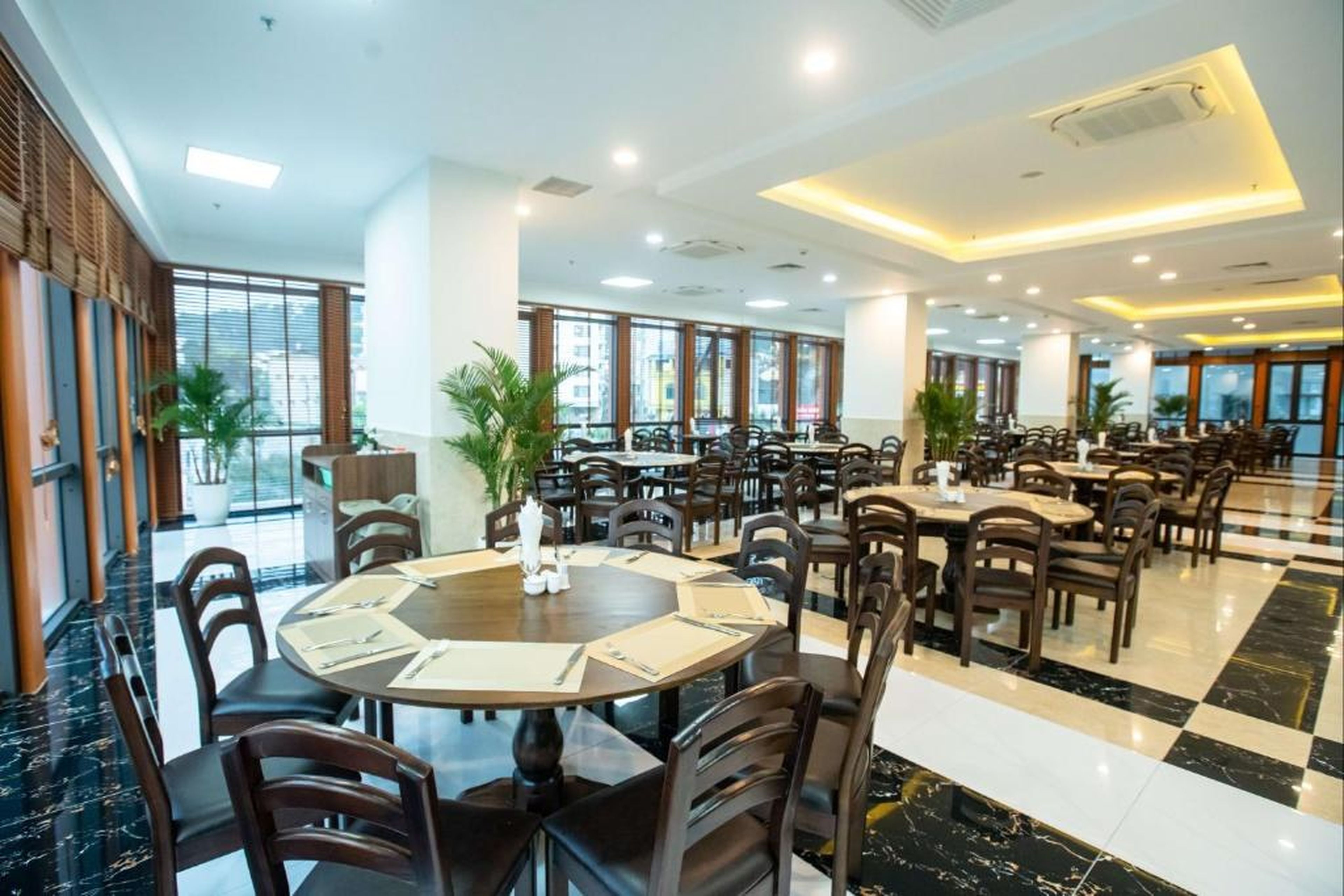 Peace Hotel Hạ Long - Hình 4
