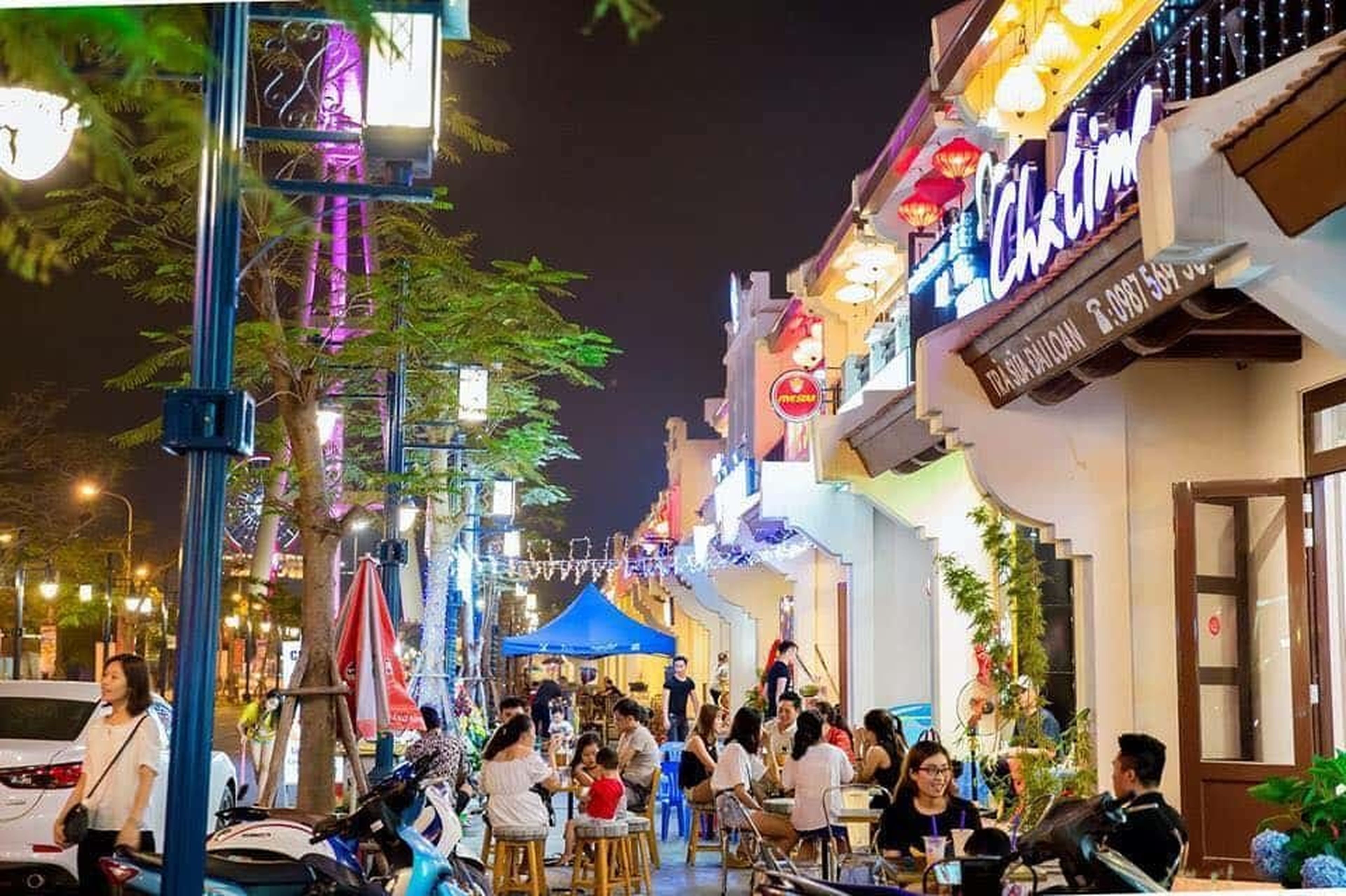 Lạc về khung cảnh cực tình tựa con đường triển lãm tại Phố cổ Sun World - Hình 1