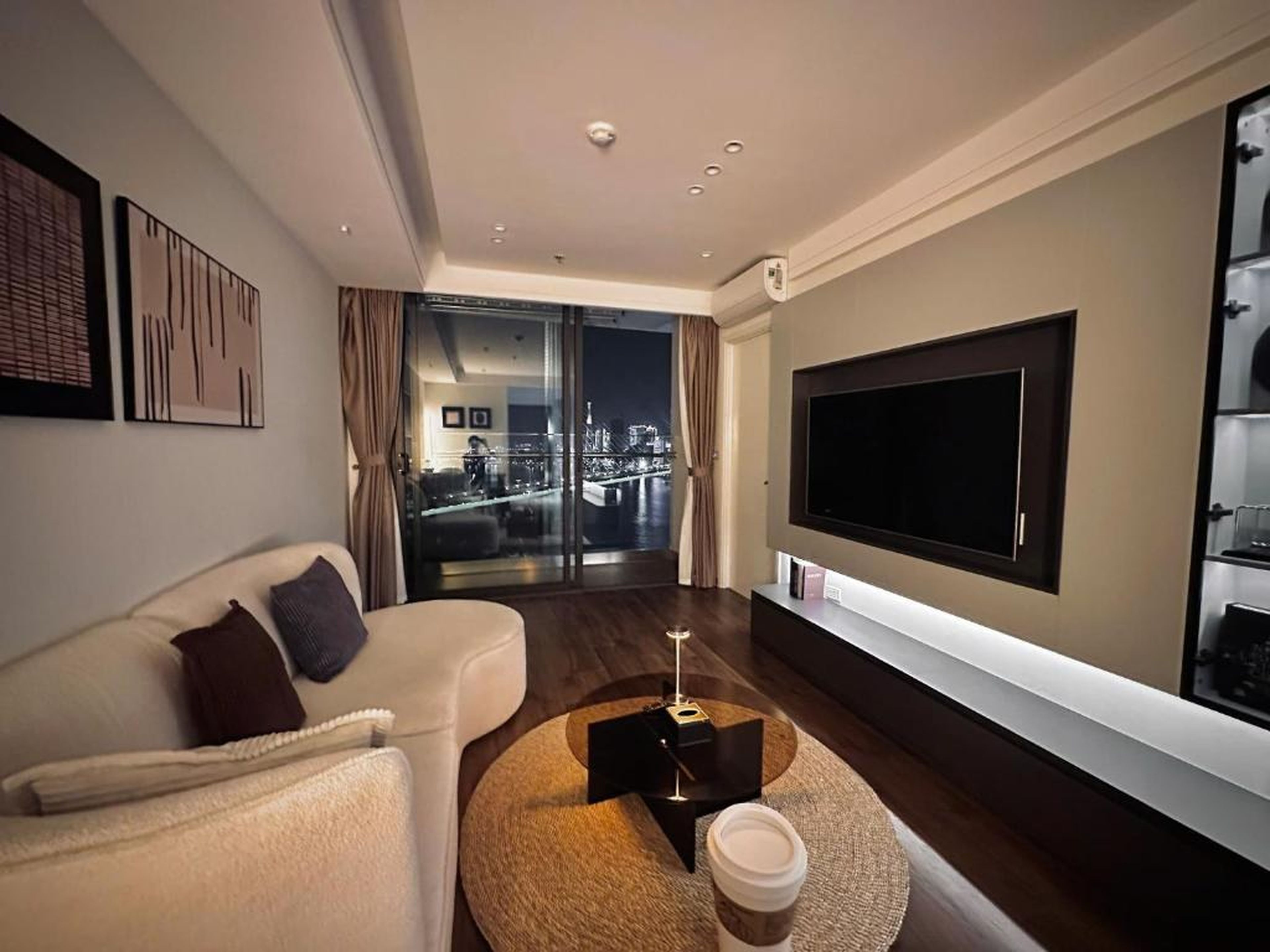 Apartment on 20th & 31st floor, Bai Chay Bridge & Ha Long Bay view - Hình 39