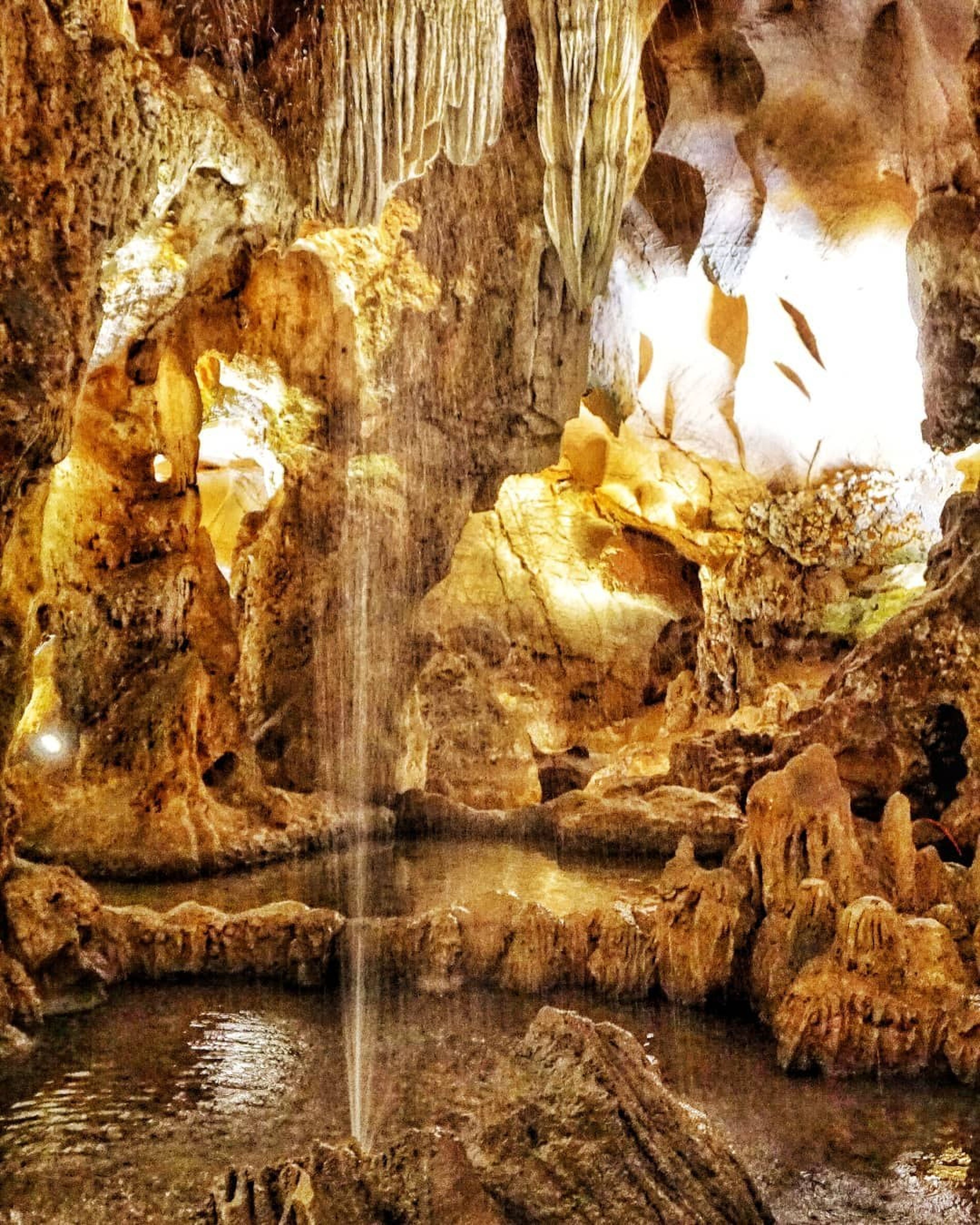 Thien Cung Cave – A hidden paradise in Ha Long Bay - Hình 8