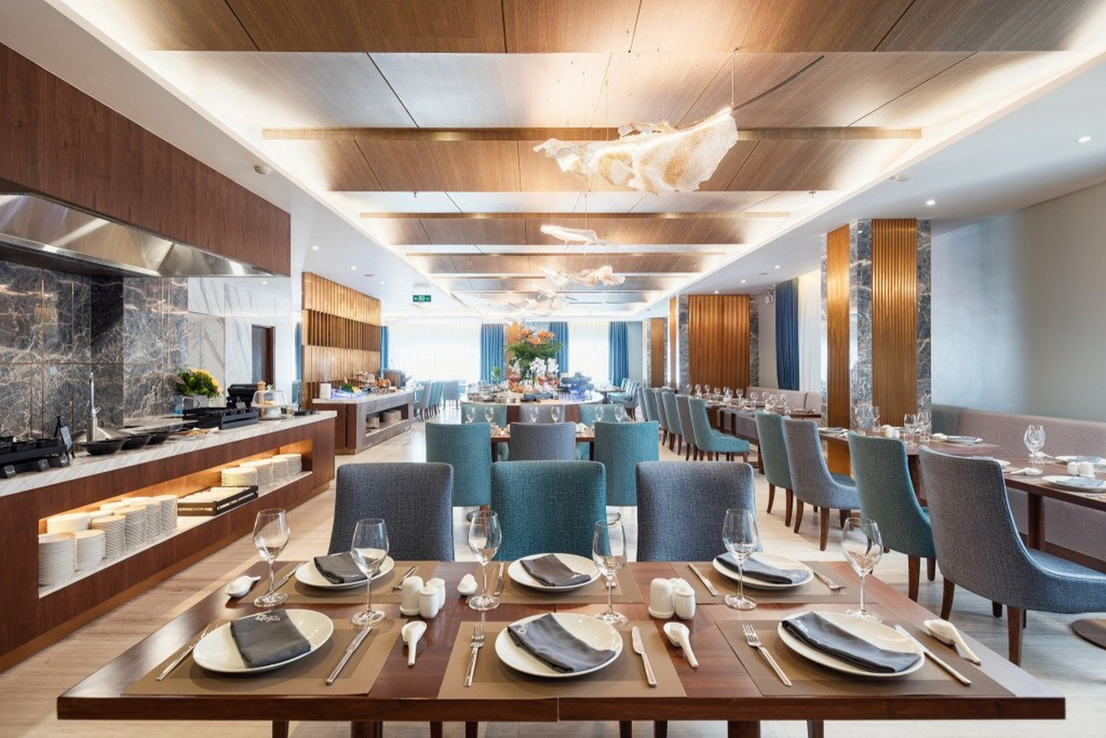 Luxury relaxation at an attractive price at D’Lecia Ha Long Hotel - Hình 6