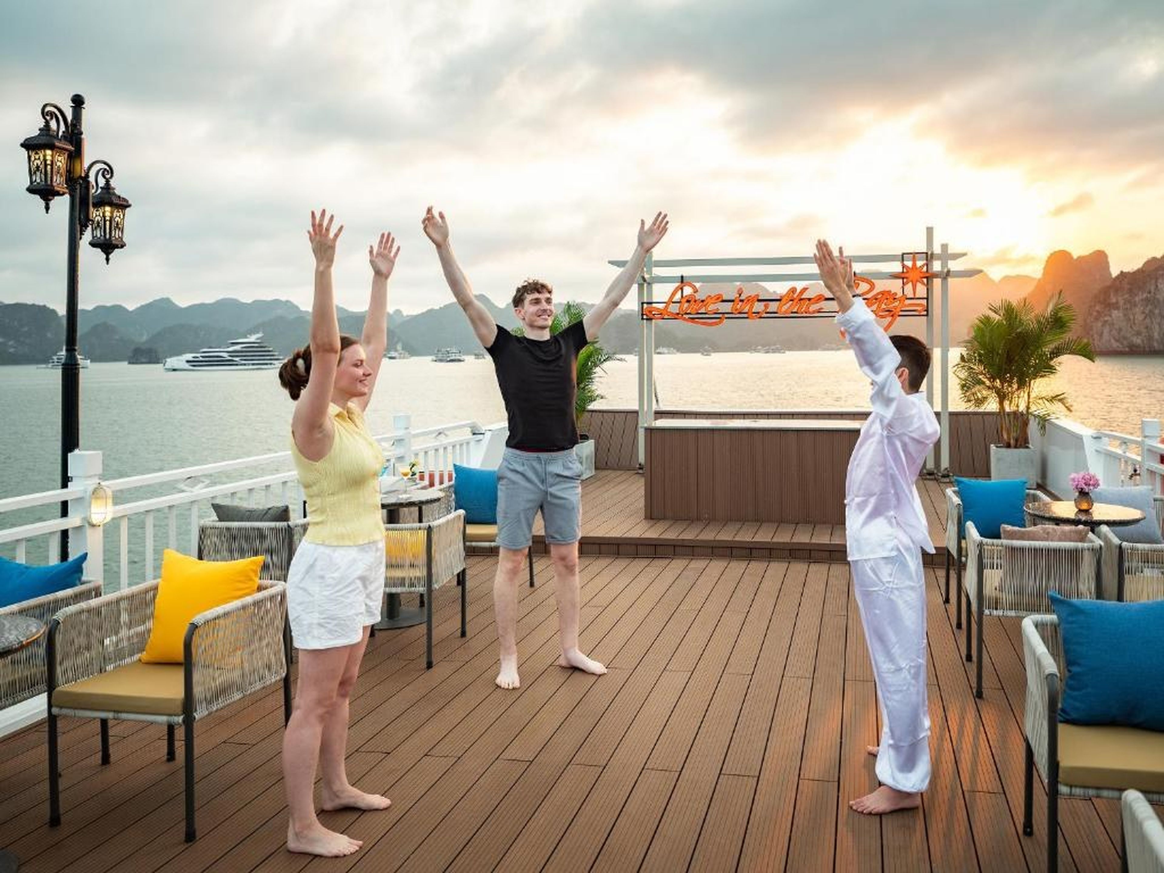 Cozy Bay Grand Cruise - Hình 19