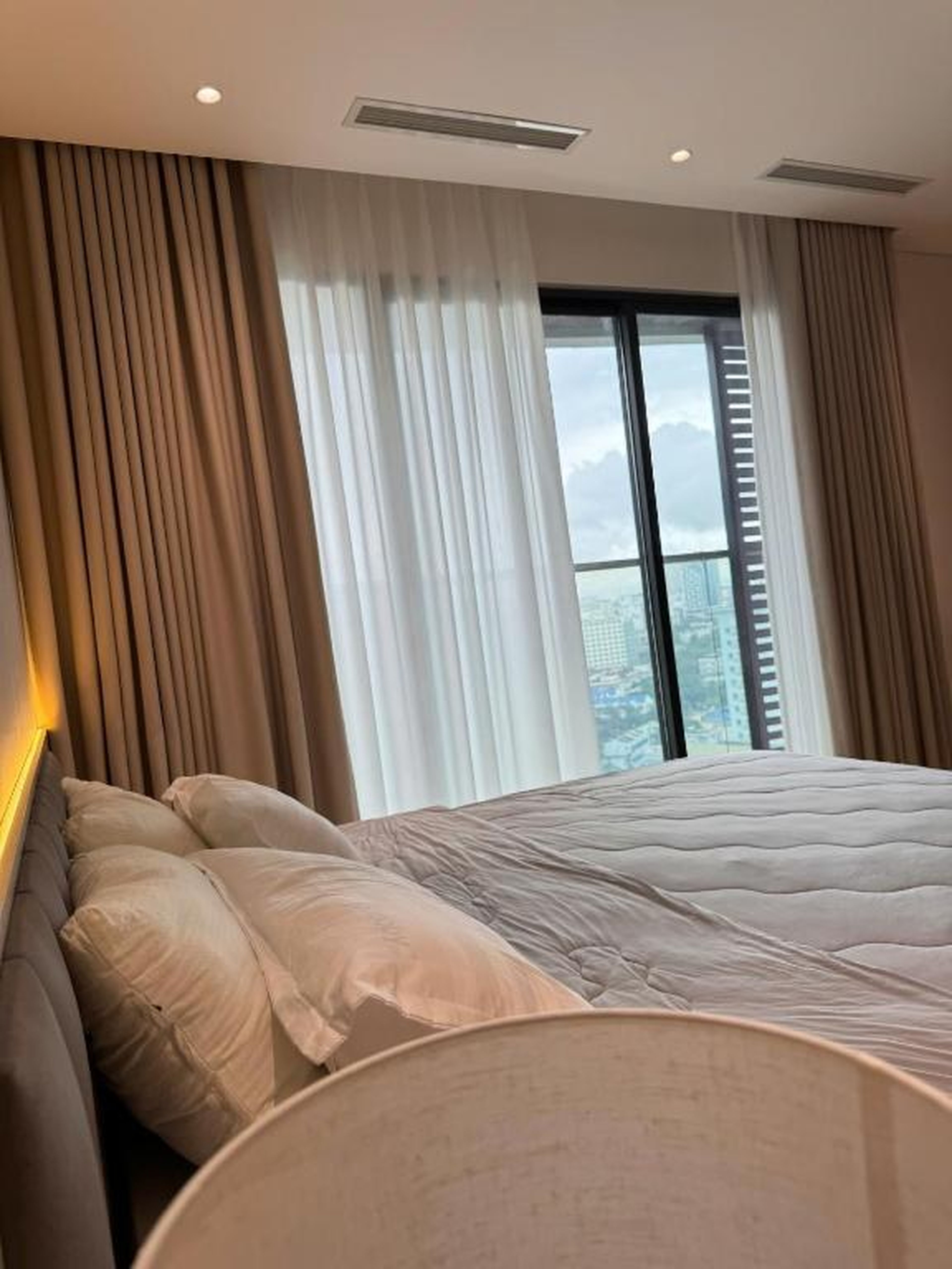 High-rise apartment with ocean view at The Holiday Ha Long - Hình 13