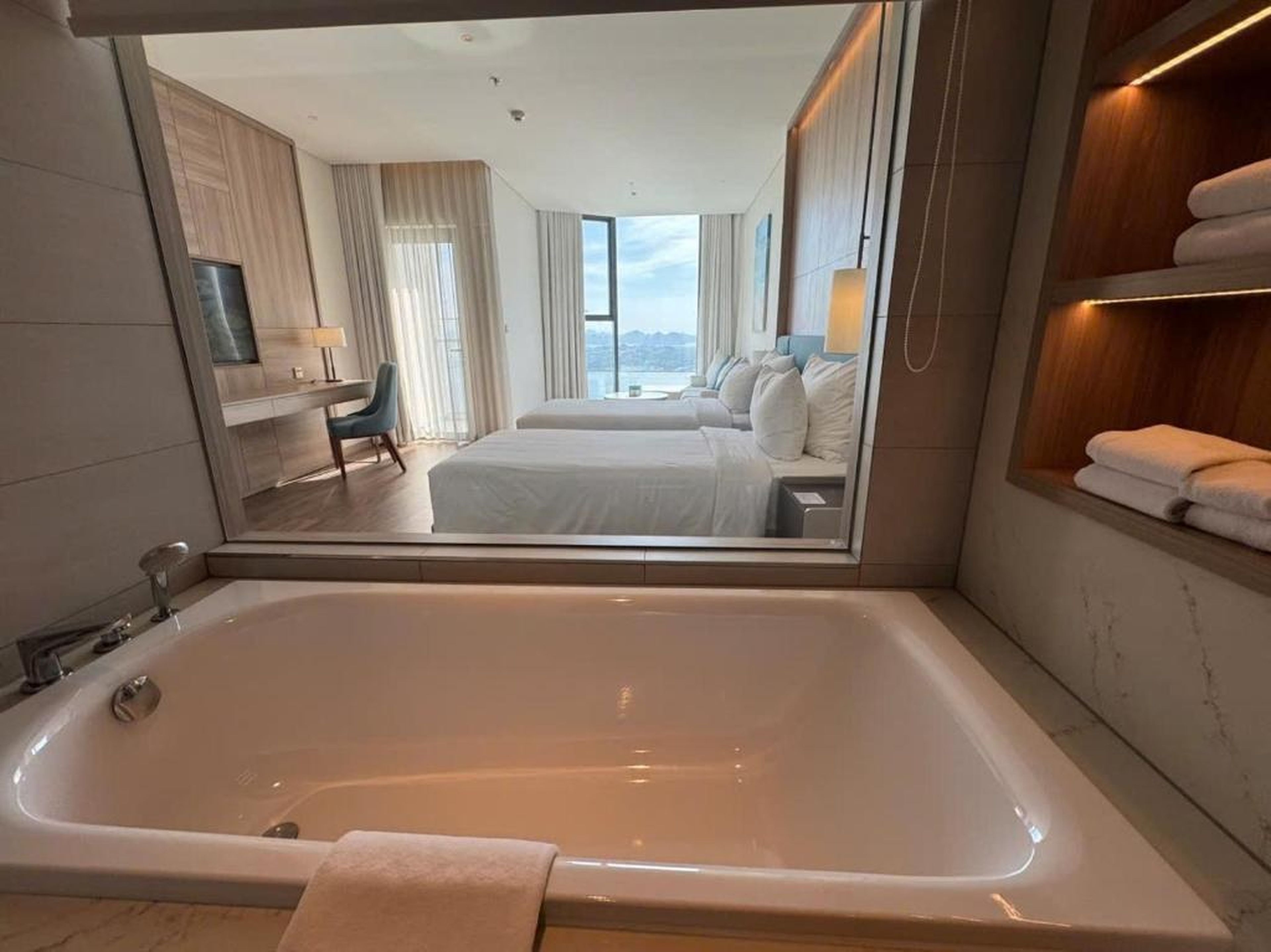 A LA CARTE Hạ Long Bay View biển tầng cao - Hình 23