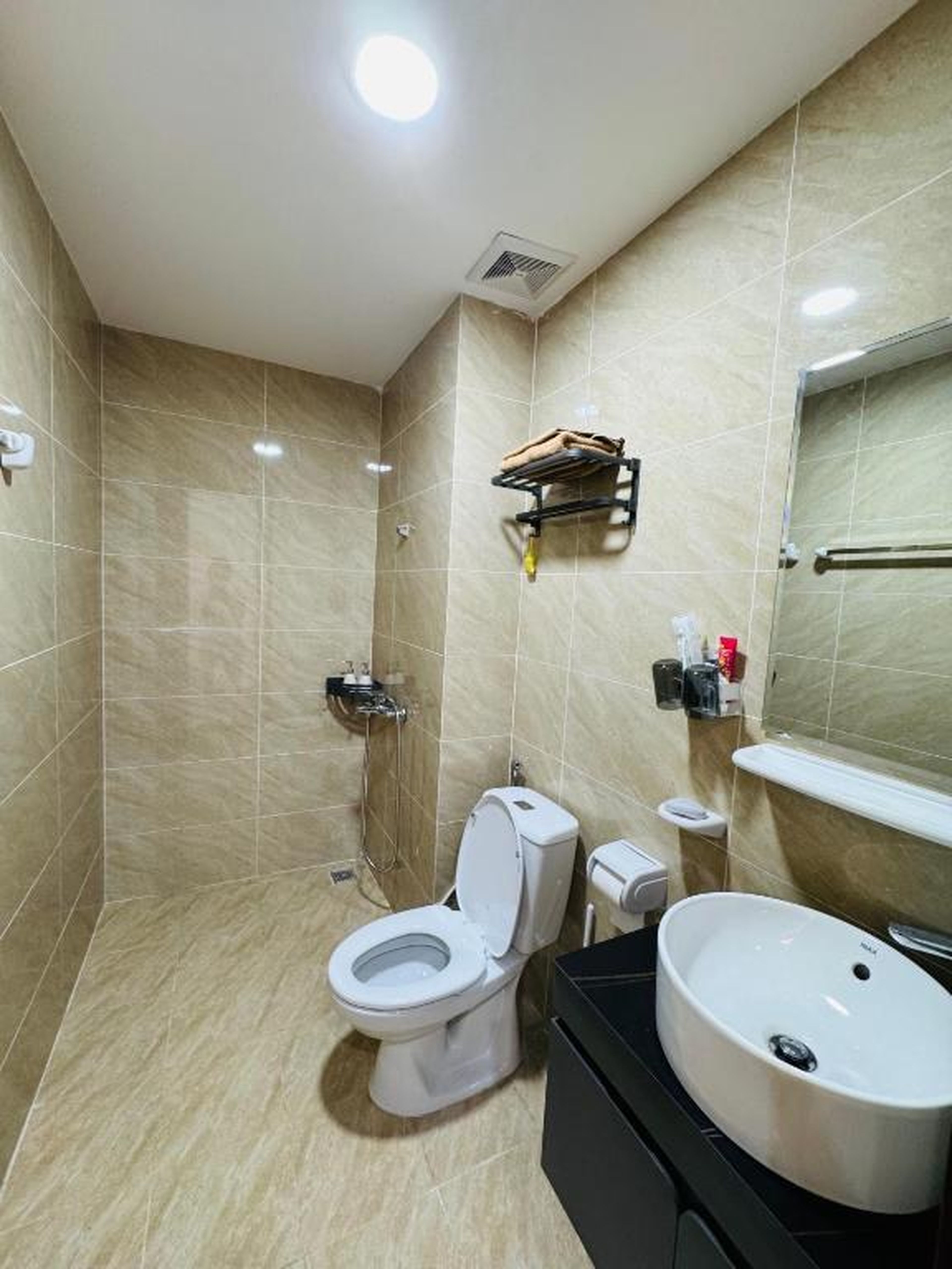 Homestay Phuong Thao Luxcity Cam Pha - Hình 1