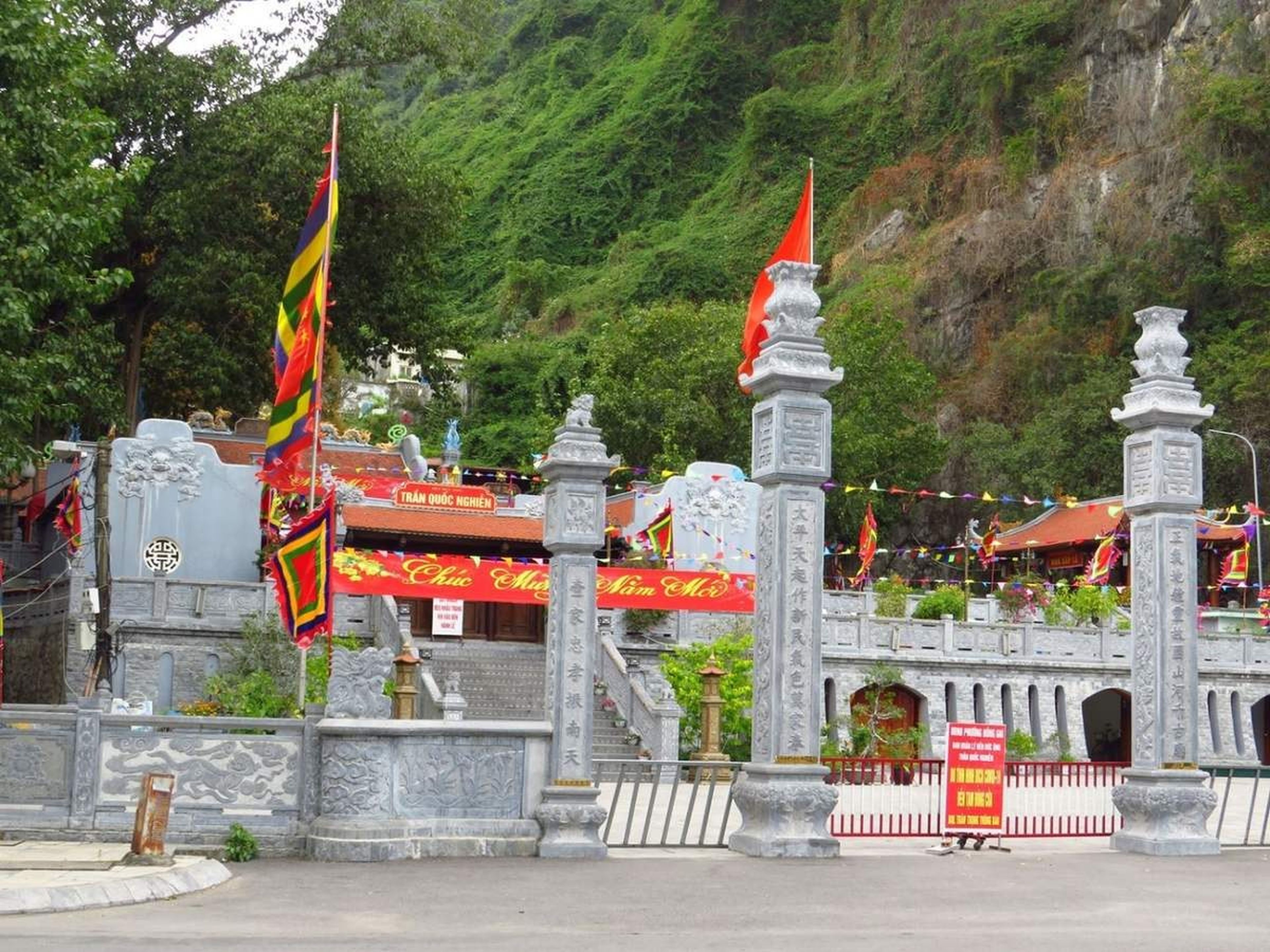 Linh thiêng đền thờ Đức Ông Trần Quốc Nghiễn tại Hạ Long - Hình 4