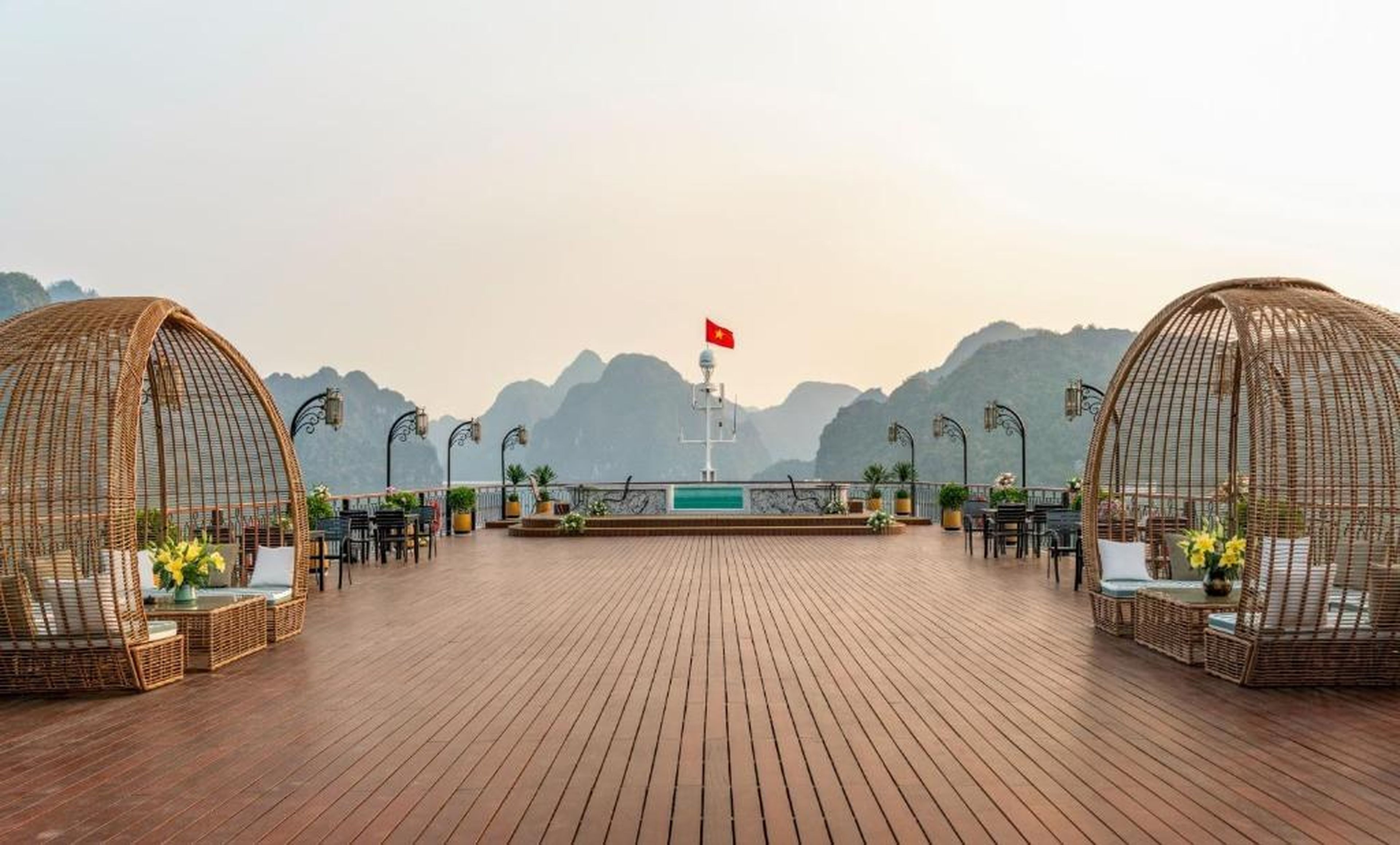 Indochine Grand Lan Ha Bay - Hình 40