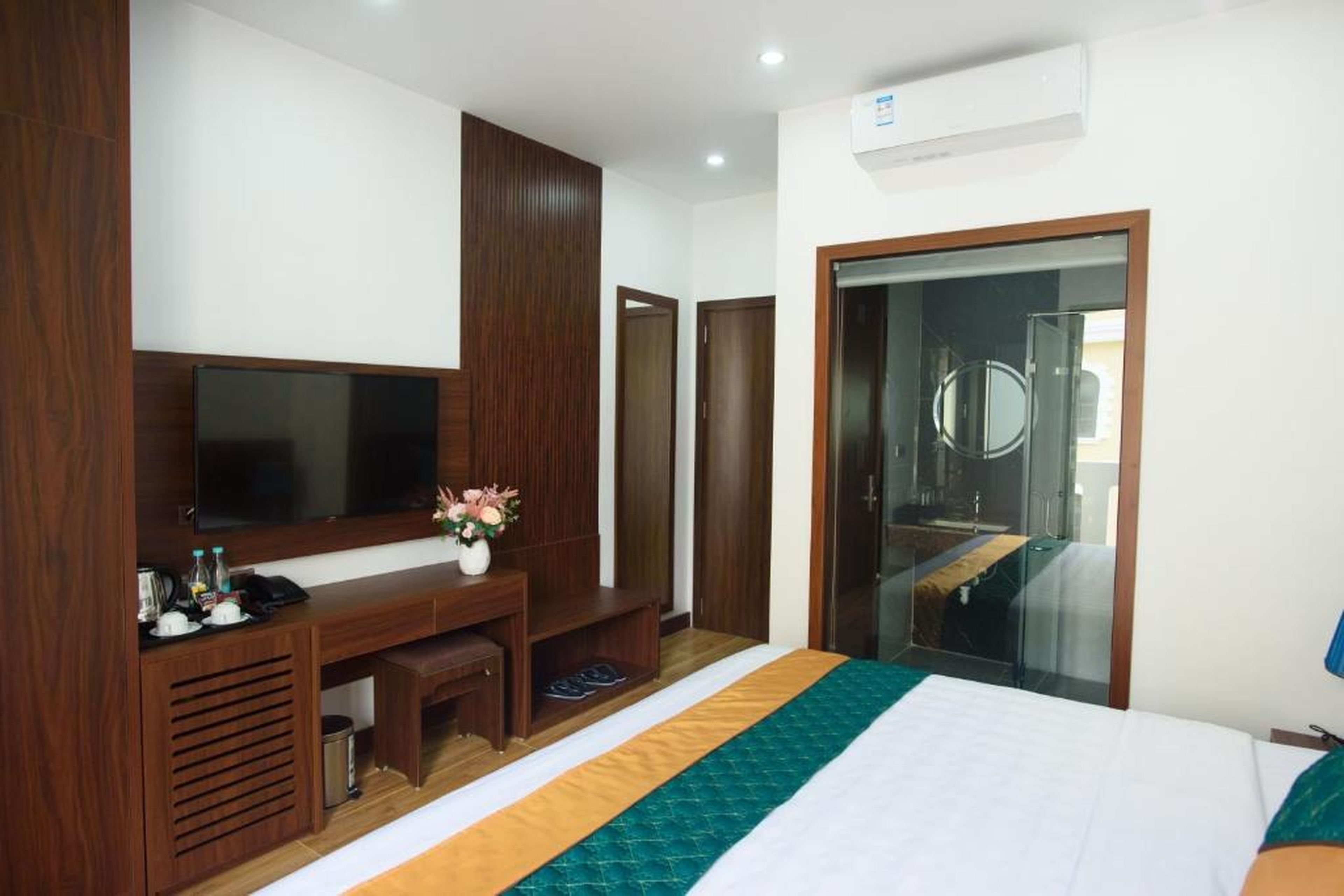 Maris Hotel & Coffee Ha Long - Hình 12