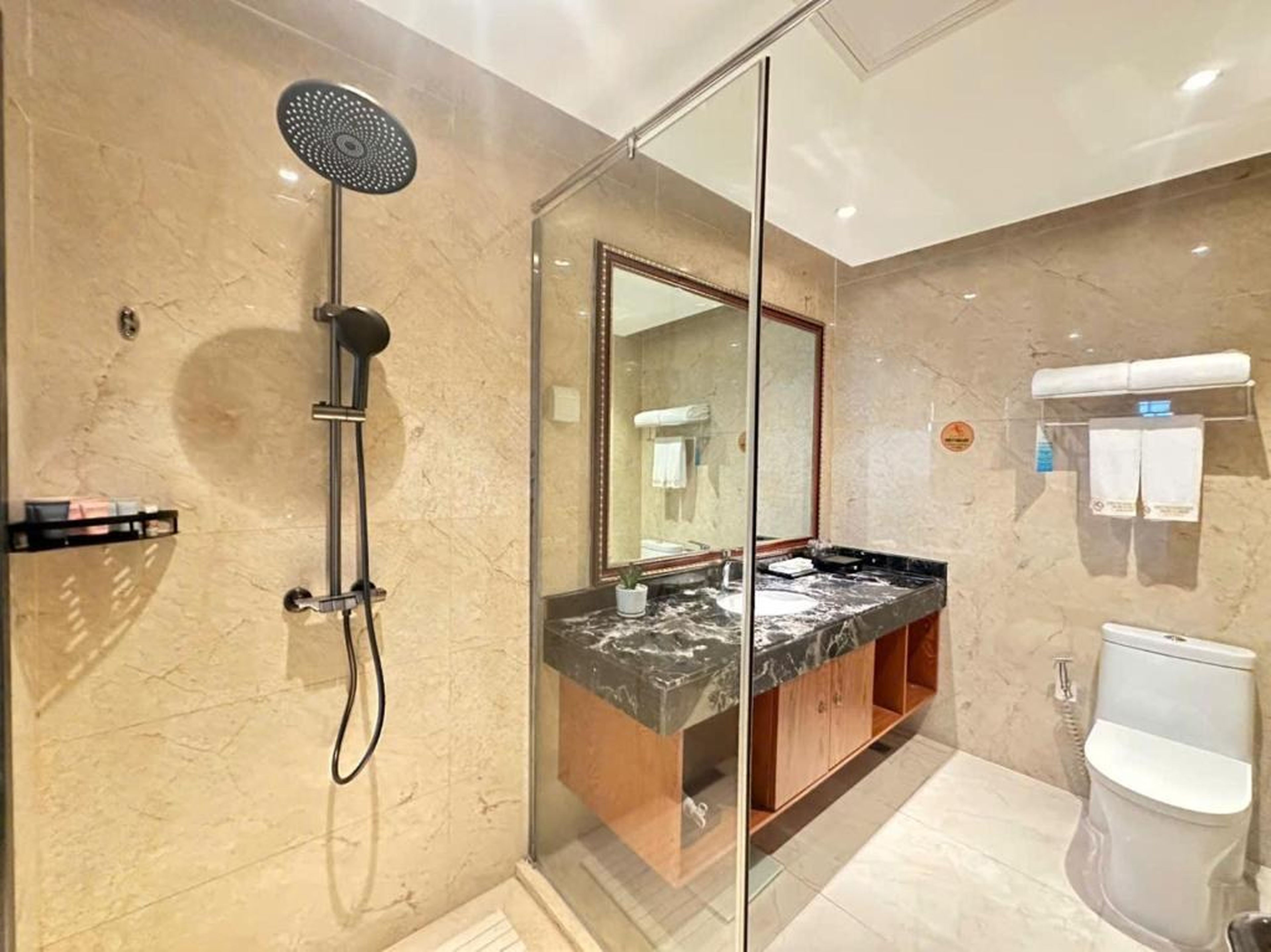 Hồng Vận Grand Hotel Móng cái - Hình 36