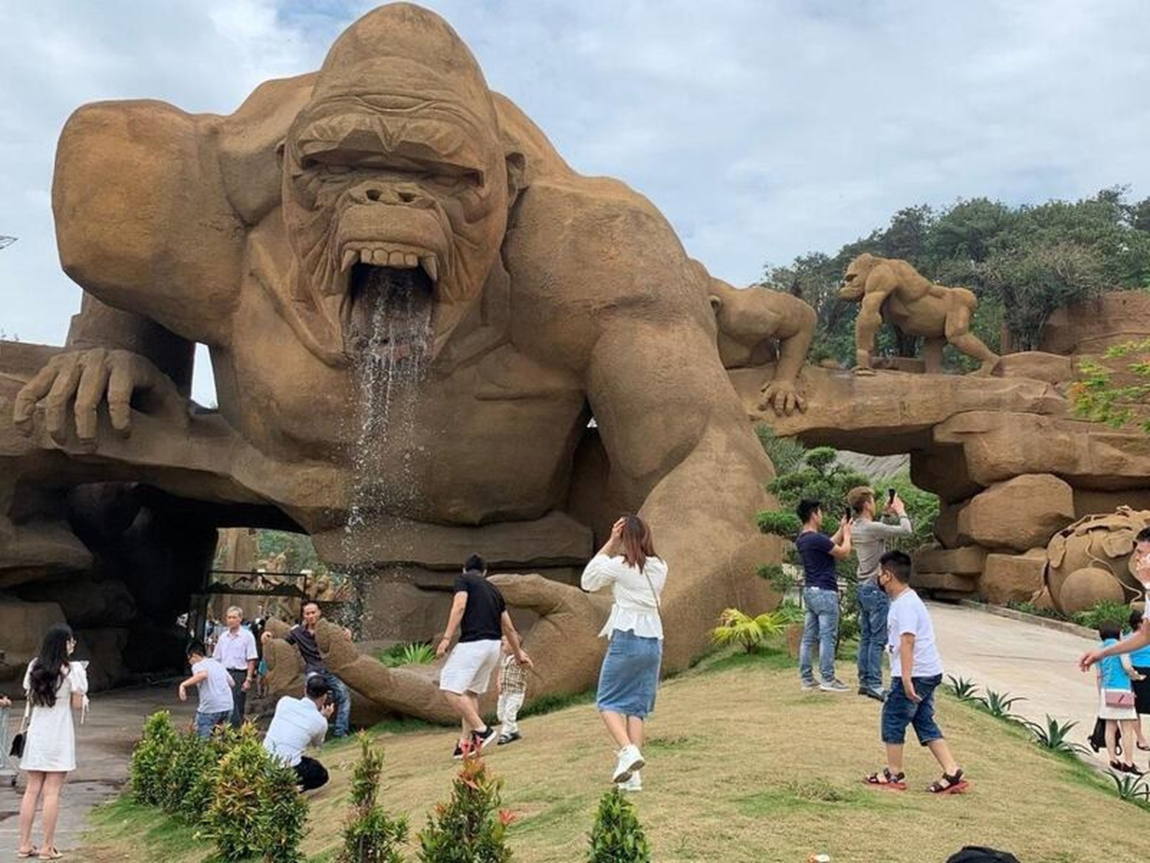 Công viên King Kong Tuần Châu, vẻ đẹp đến từ những công trình điêu khắc - Hình 1