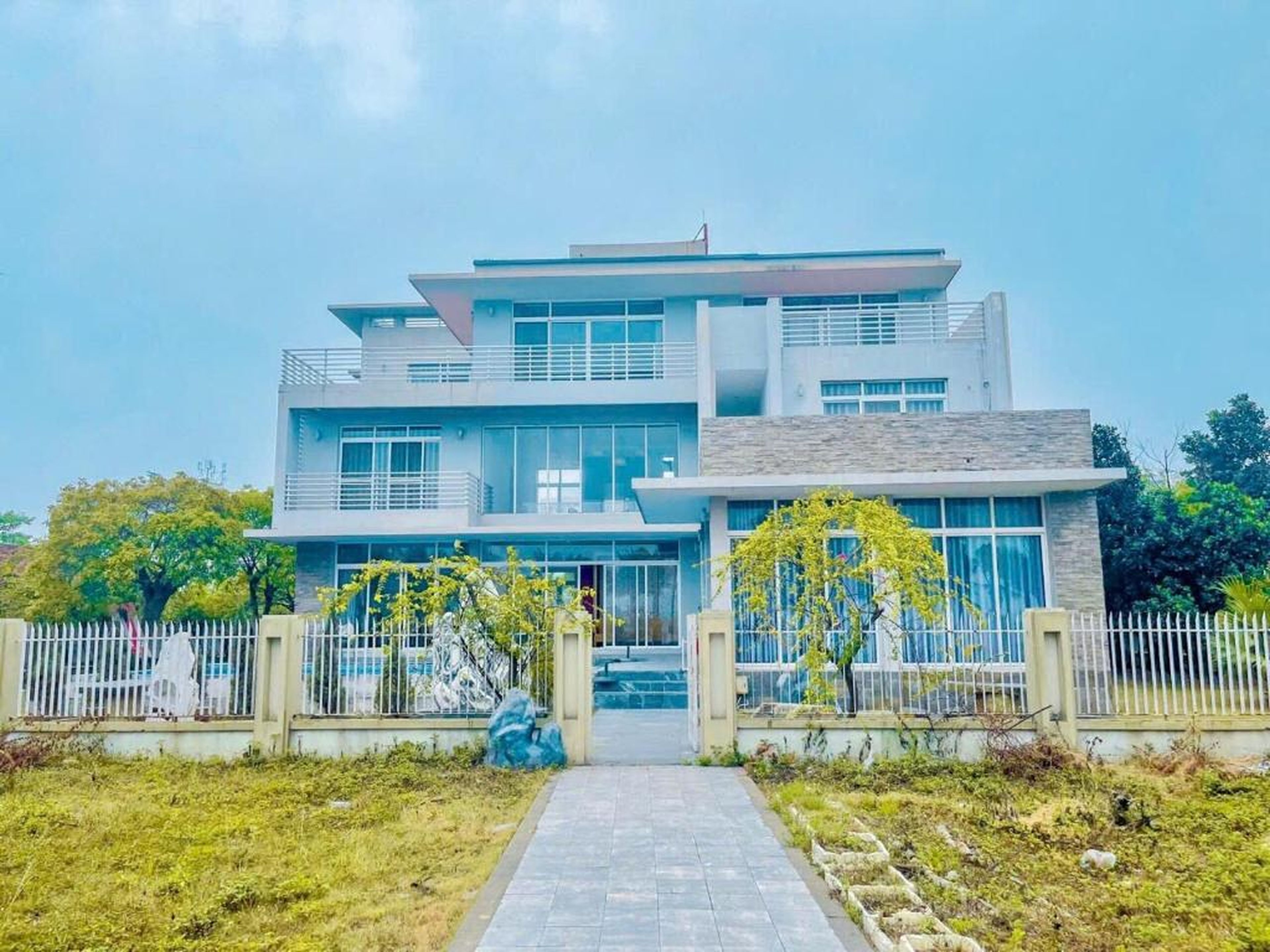 Chuỗi villa mặt biển Tuần Châu - Hạ Long 9 ngủ siêu rộng - sát biển - bể bơi - nướng BBQ - Hình 9