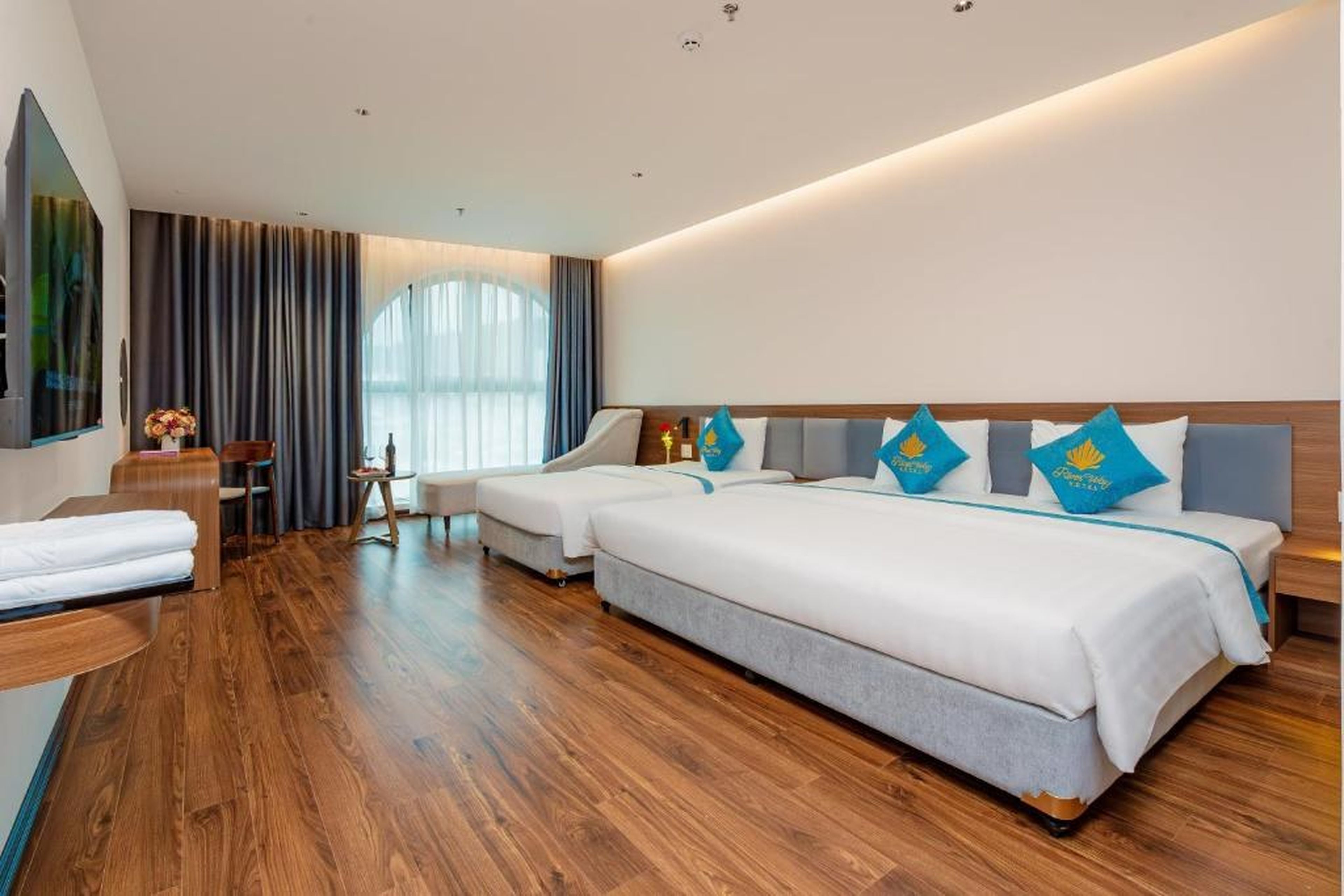 River Way Hotel Ha Long - 500m to Beach - Hình 33