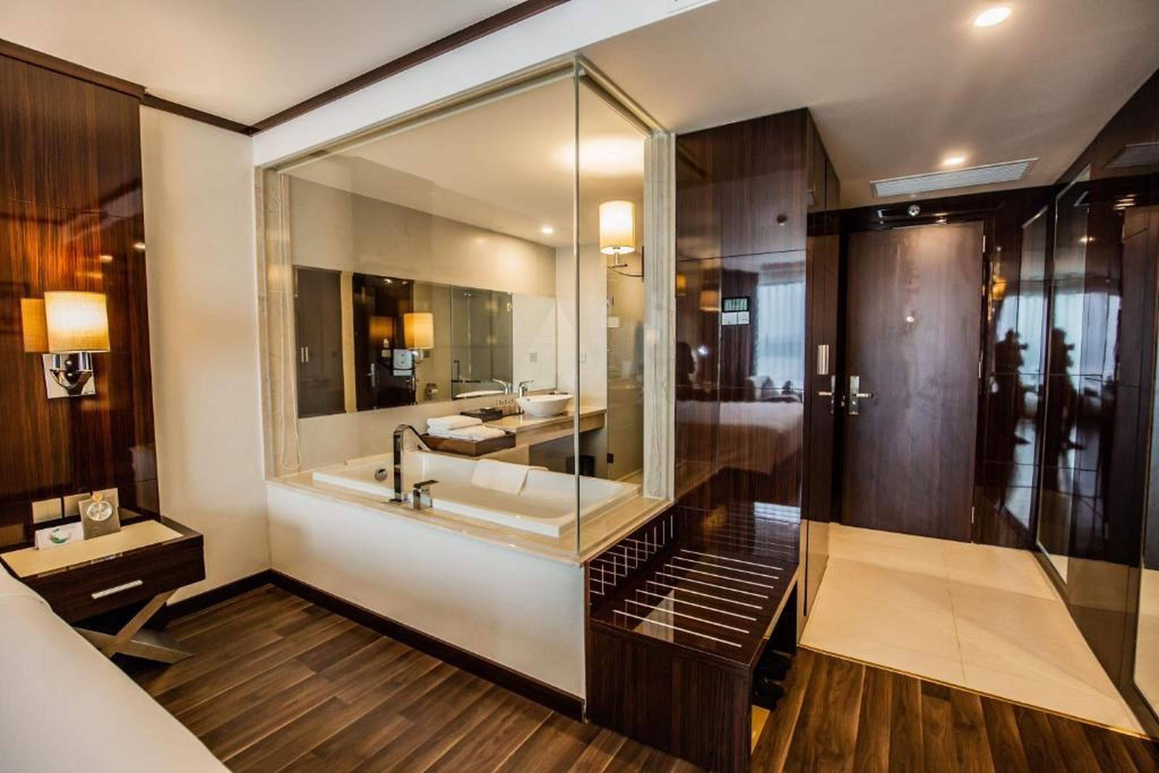 Central Luxury Hạ Long Hotel - Hình 14