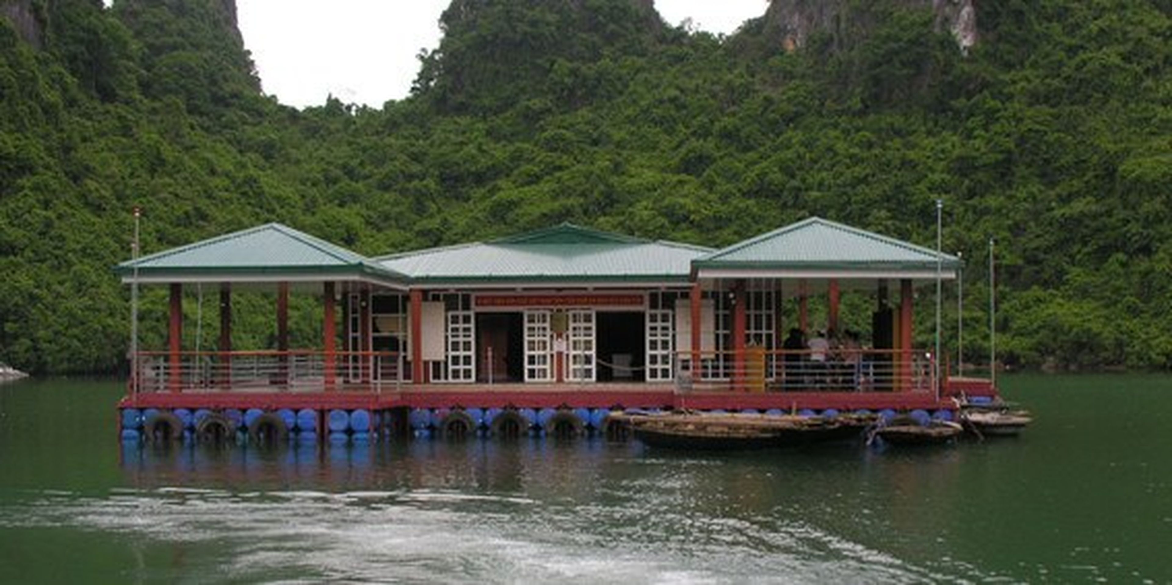 Cua Van Floating Cultural Center – a floating museum on Ha Long Bay - Hình 8